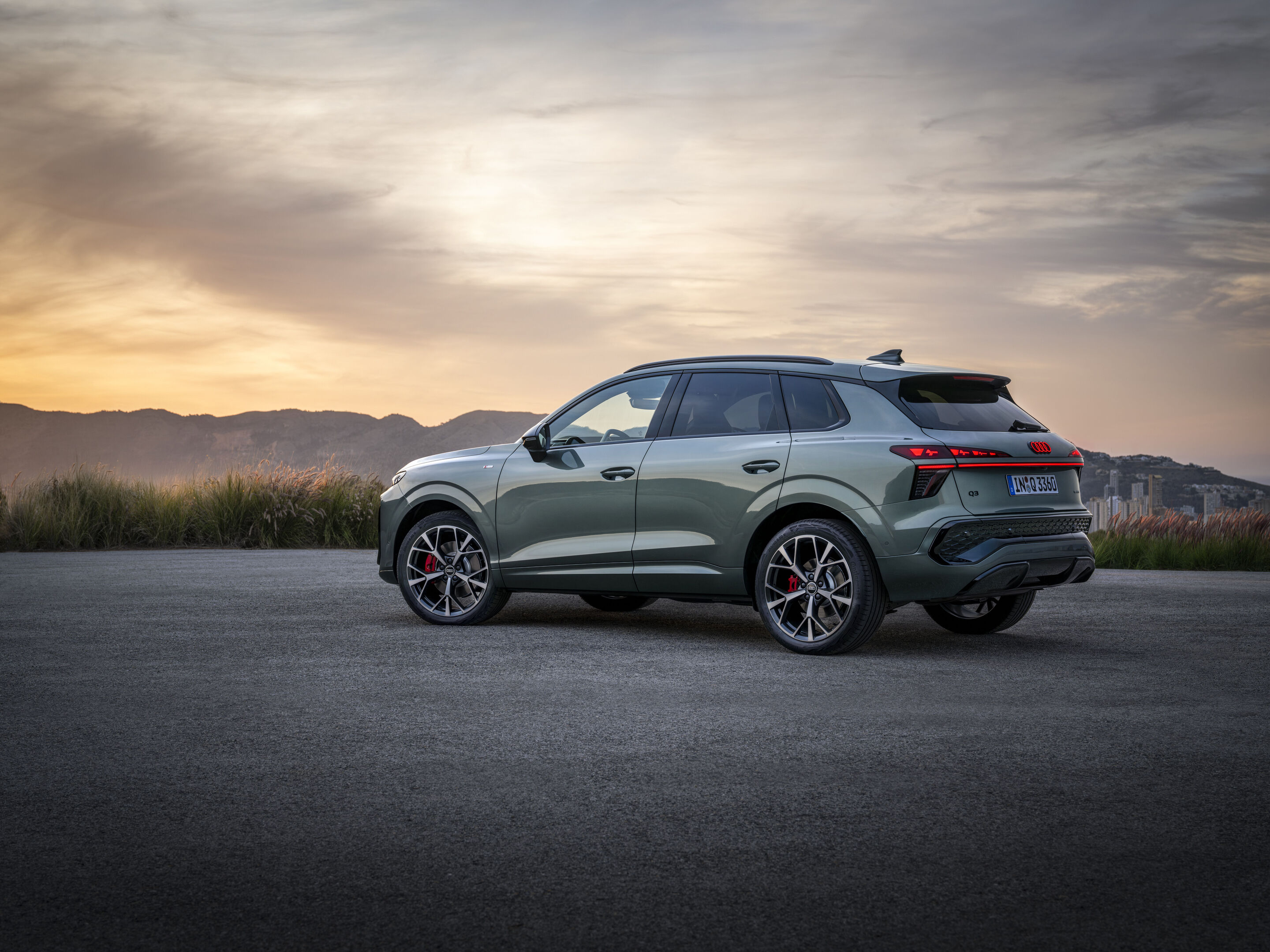 Audi Q3 SUV - Static photo (Logo illumination is only active while headlights are on low beam or high beam),
Colour: Sage green
