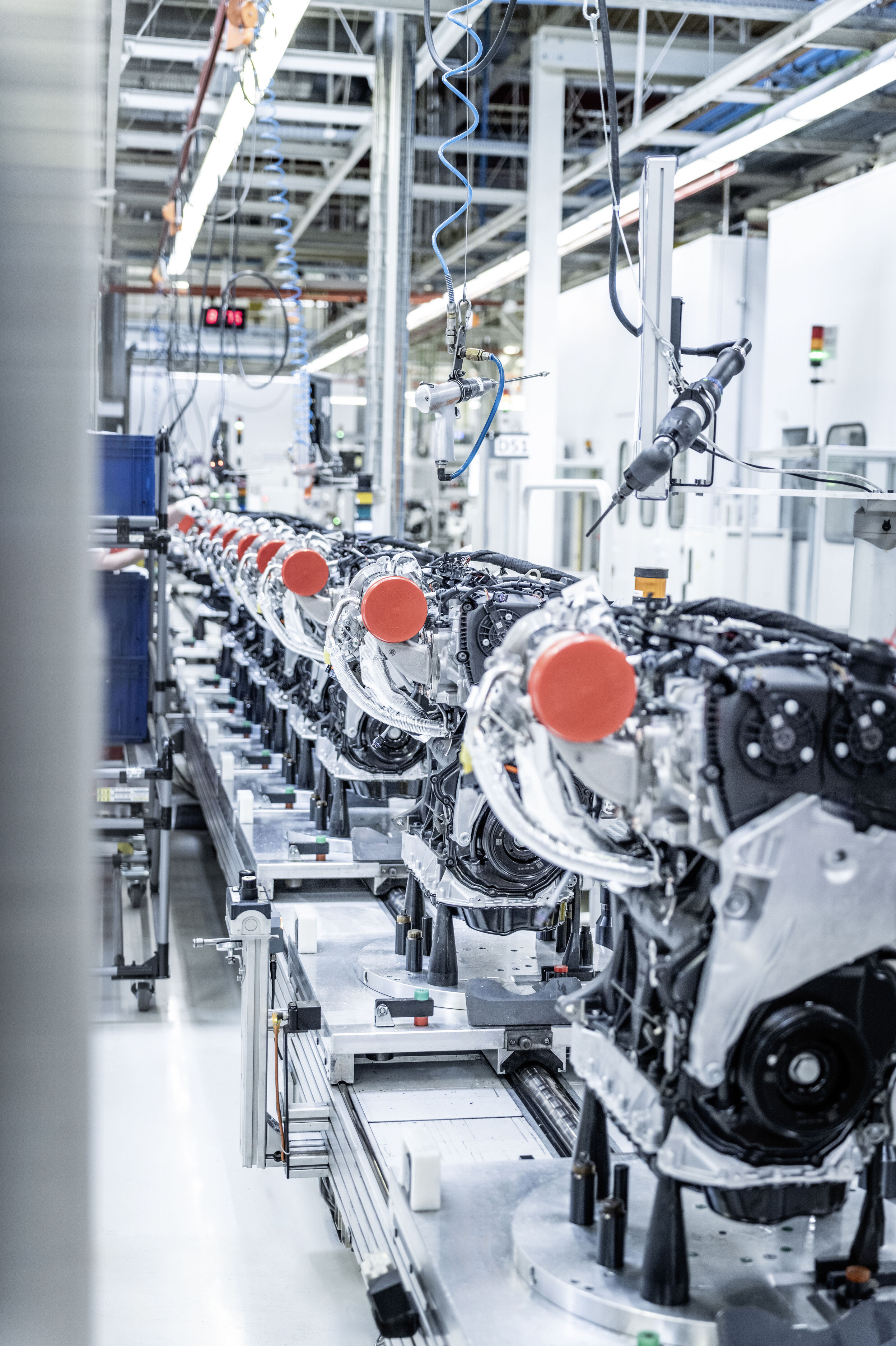 Audi Q3 SUV - Der Audi Q3 wird bei Audi Hungaria in Győr gefertigt. Im Bild: Motorenproduktion, End of line