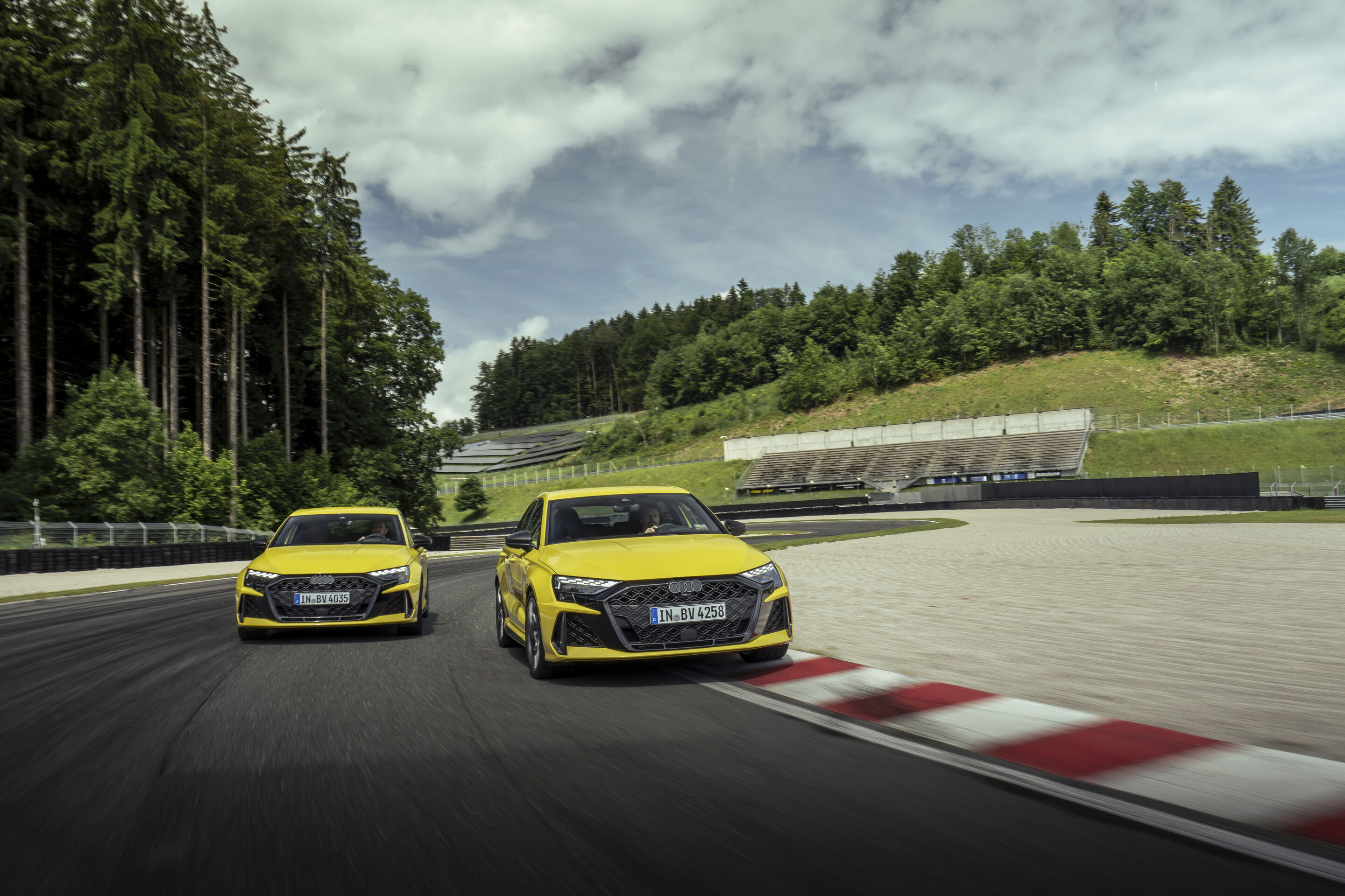 Audi RS 3 Sportback - Dynamic photo,
Colour: Python yellow
