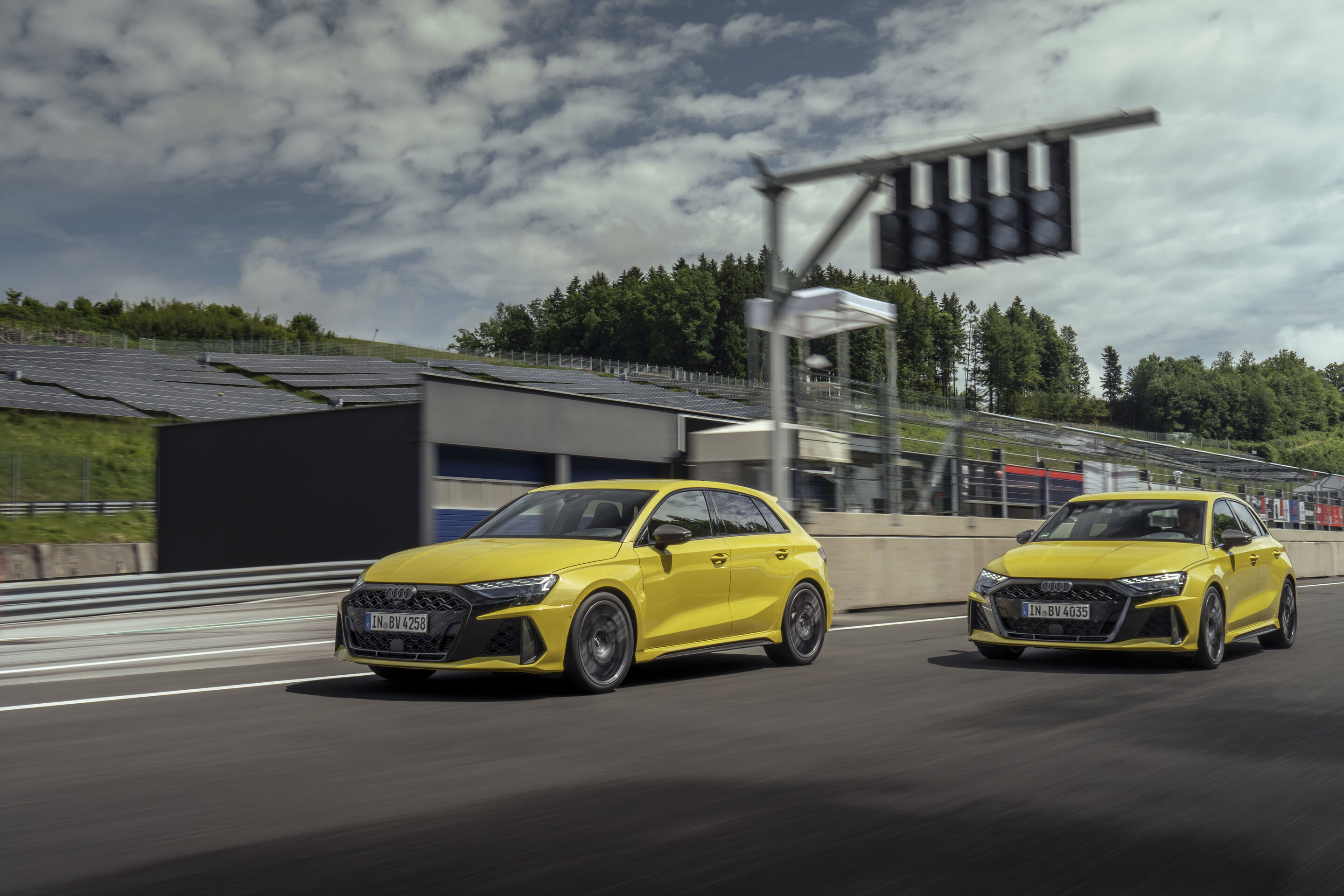 Audi RS 3 Sportback - Dynamic photo,
Colour: Python yellow
