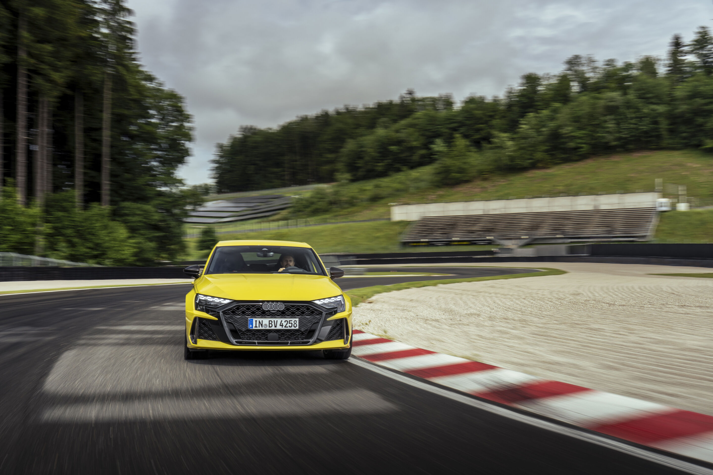 Audi RS 3 Sportback - Dynamic photo,
Colour: Python yellow