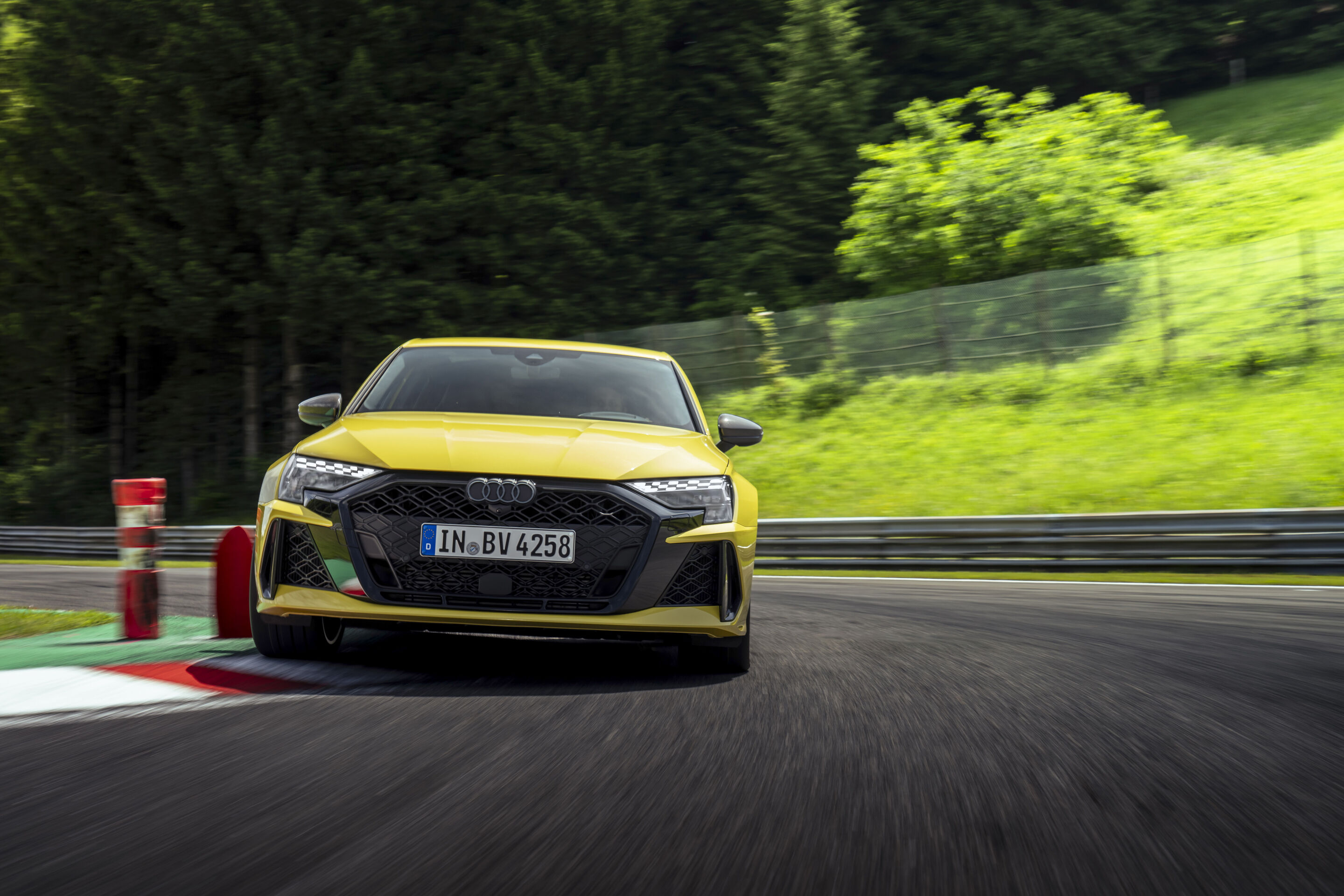 Audi RS 3 Sportback - Dynamic photo,
Colour: Python yellow