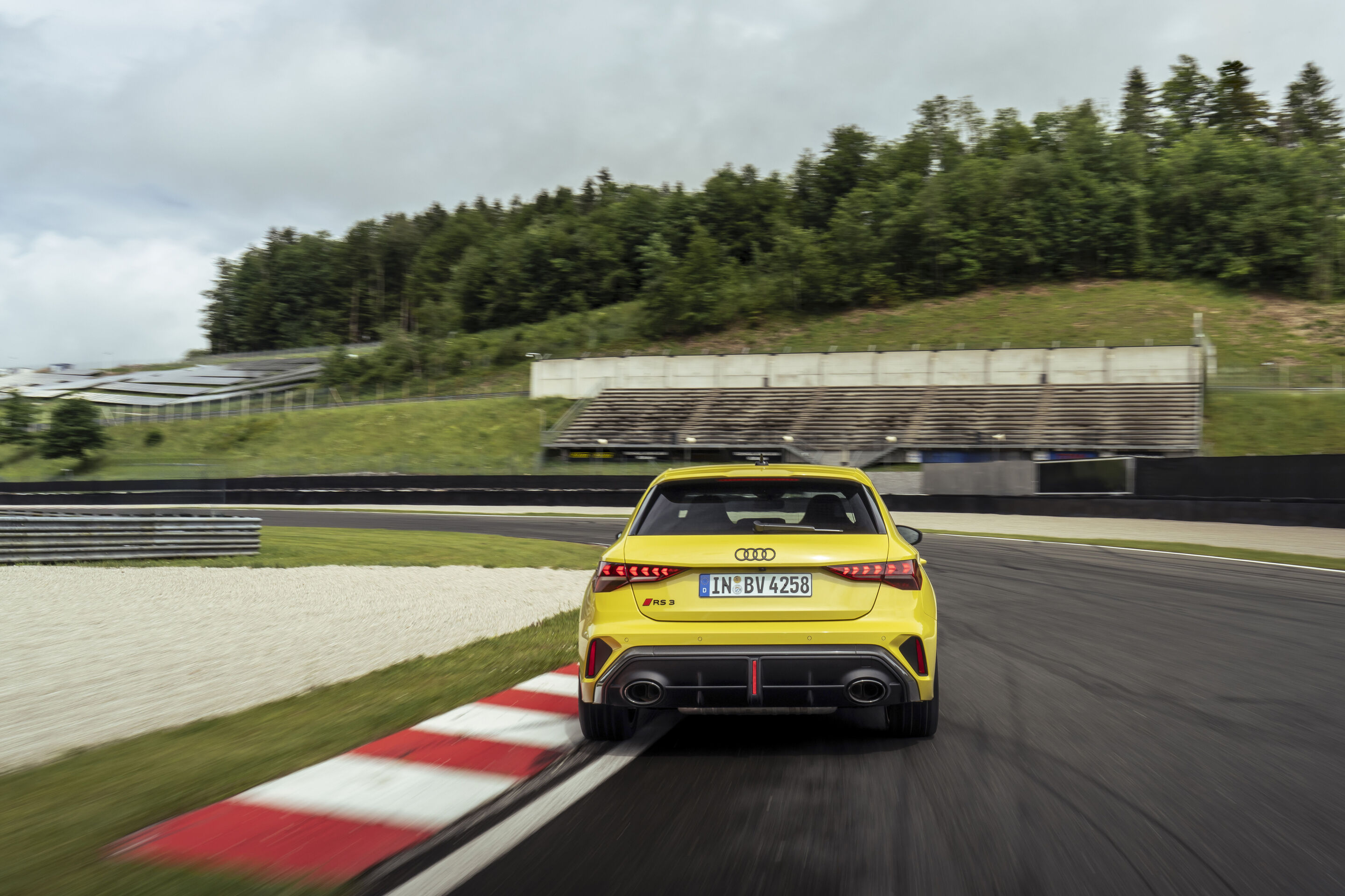 Audi RS 3 Sportback - Dynamic photo,
Colour: Python yellow