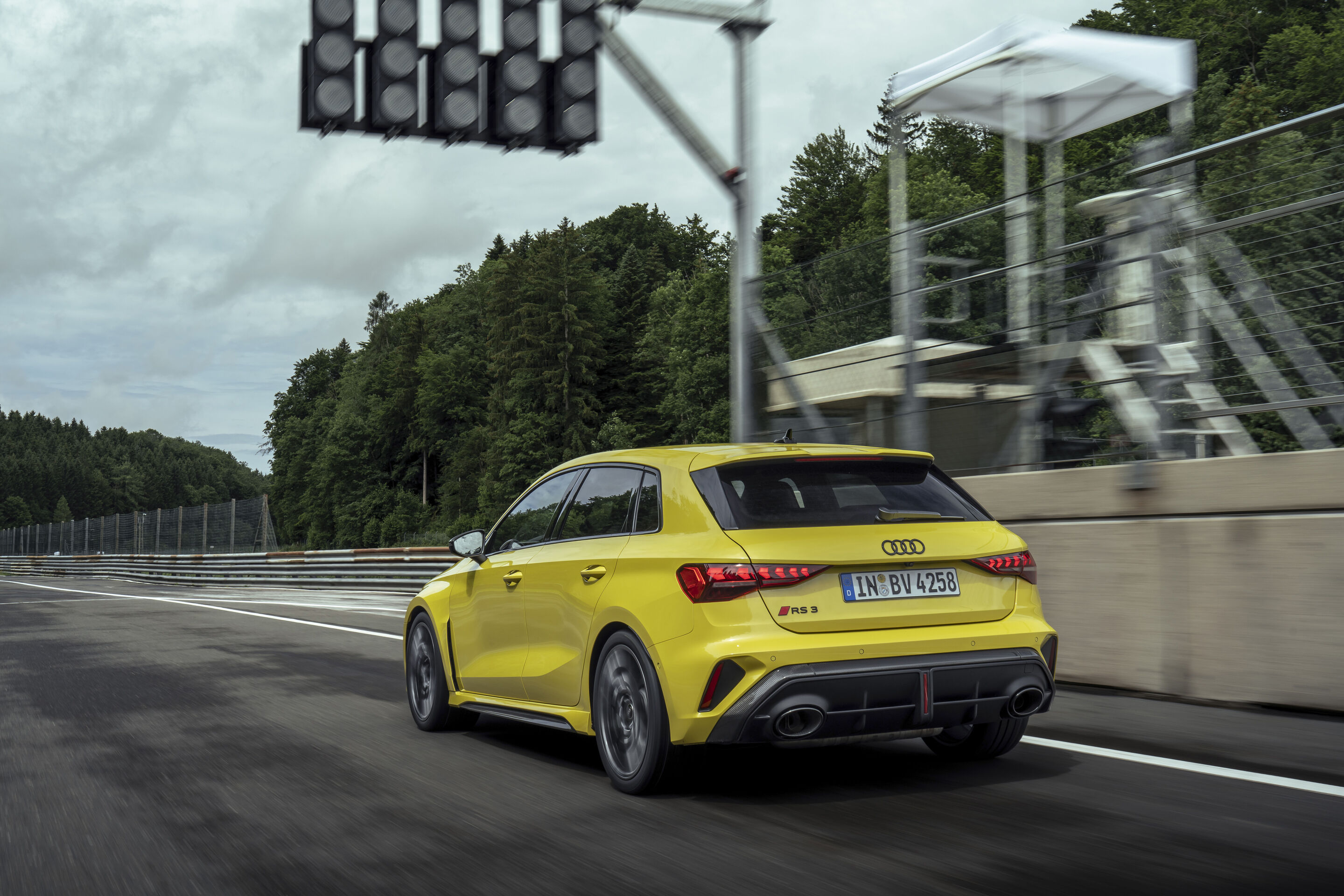 Audi RS 3 Sportback - Dynamic photo,
Colour: Python yellow