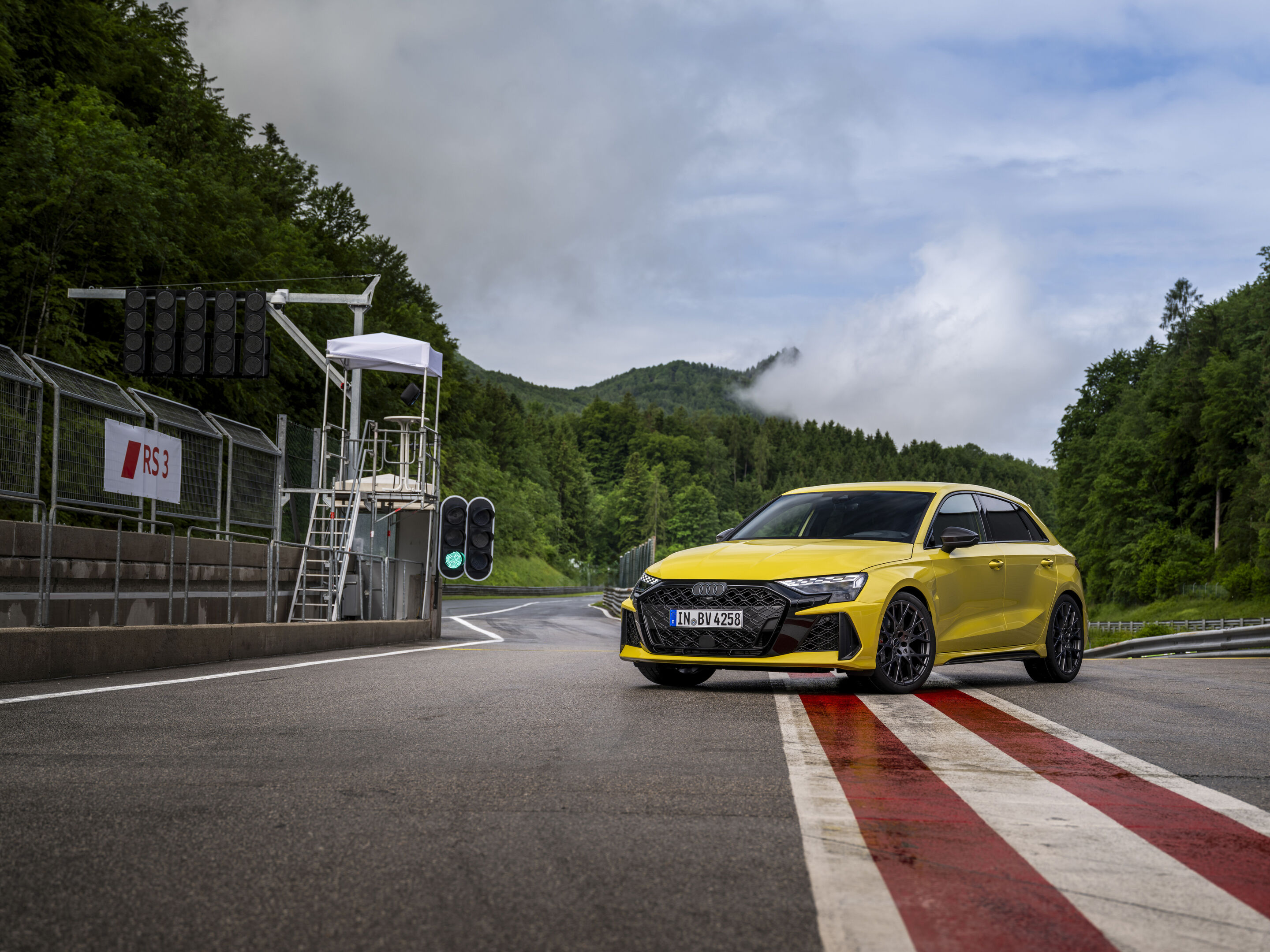 Audi RS 3 Sportback - Static photo,
Colour: Python yellow