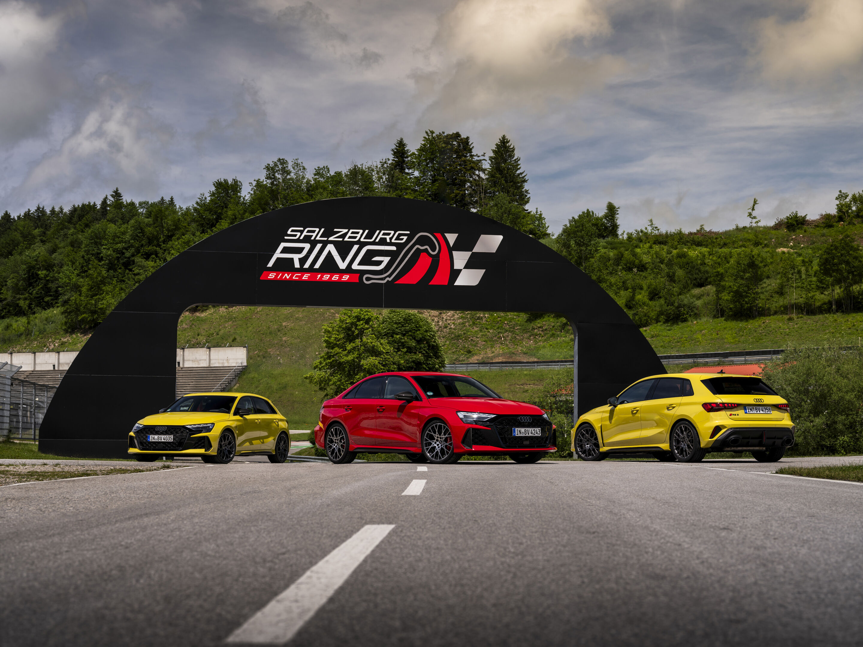 Audi RS 3 - Static photo,
Colour: Audi RS 3 Sportback in Python yellow, Audi RS 3 Sedan in Progressive red