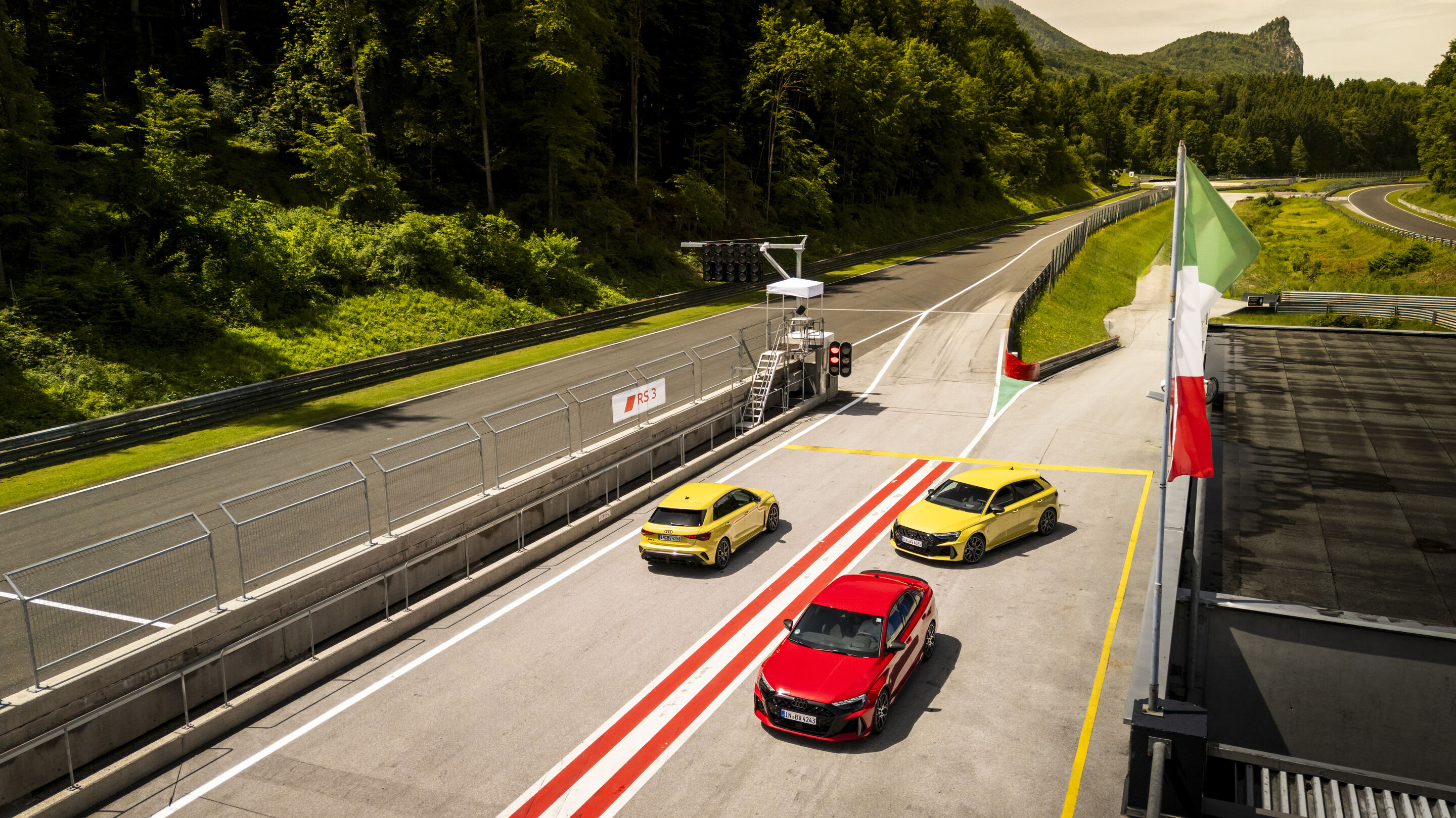 Audi RS 3 - Static photo,
Colour: Audi RS 3 Sportback in Python yellow, Audi RS 3 Sedan in Progressive red