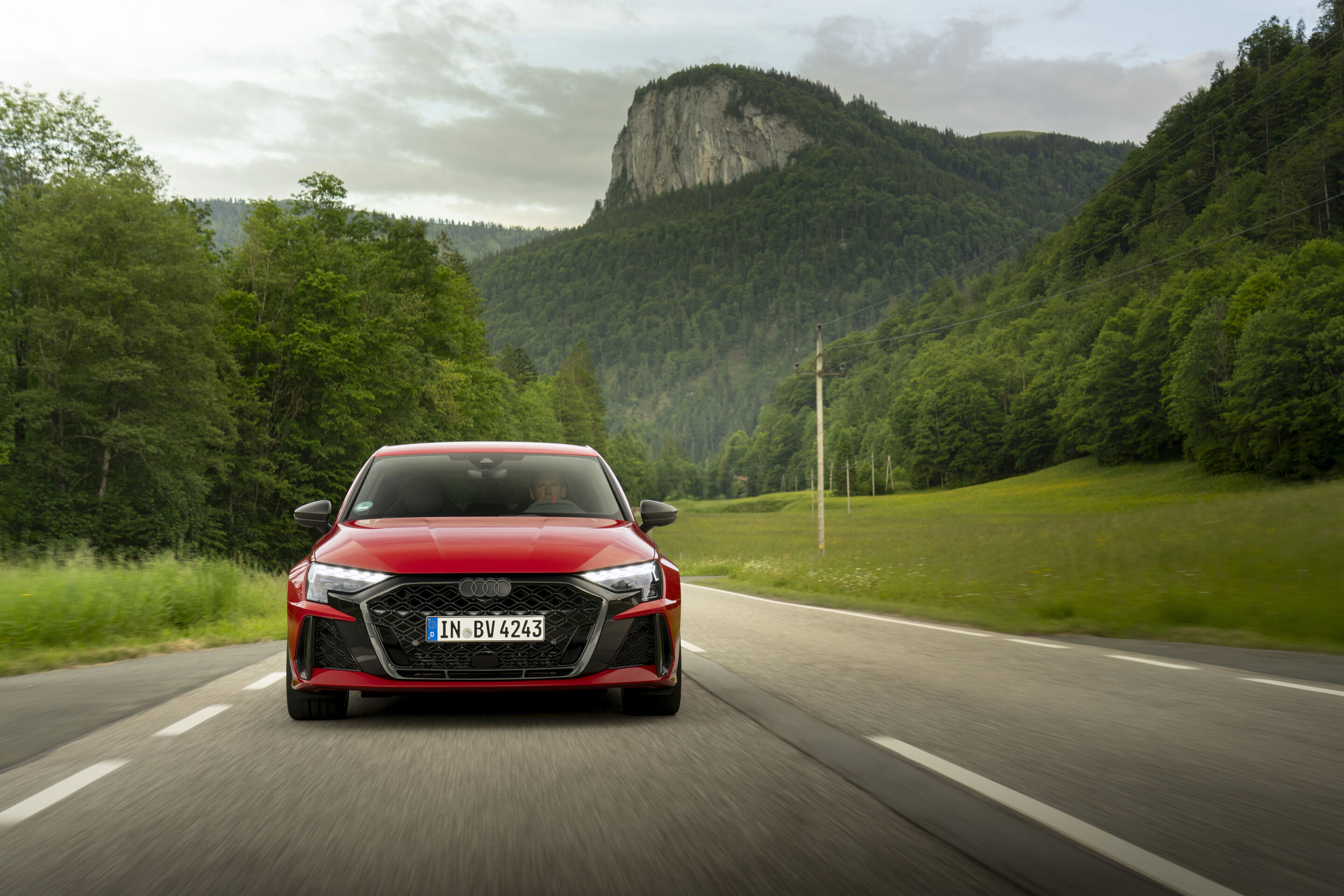 Audi RS 3 Sedan - Dynamic photo,
Colour: Progressive red