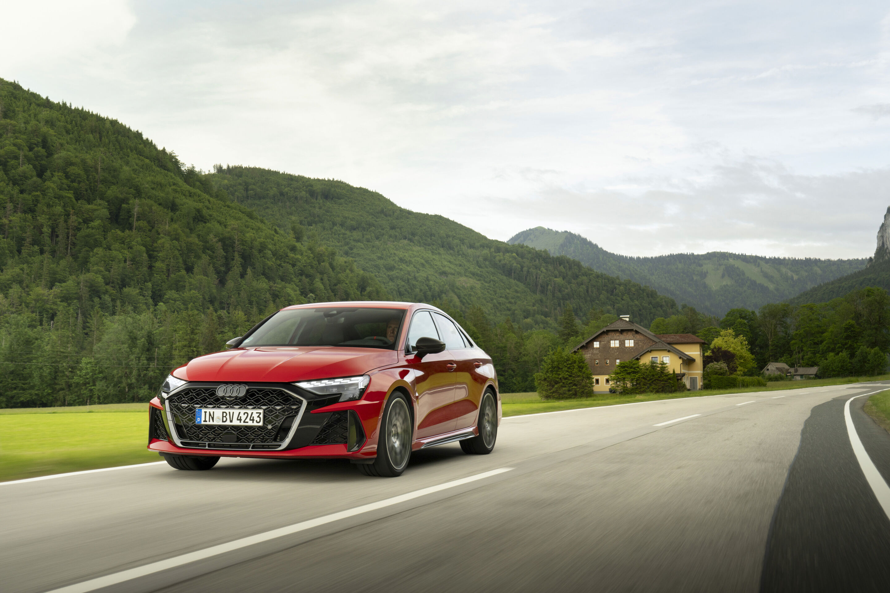 Audi RS 3 Sedan - Dynamic photo,
Colour: Progressive red