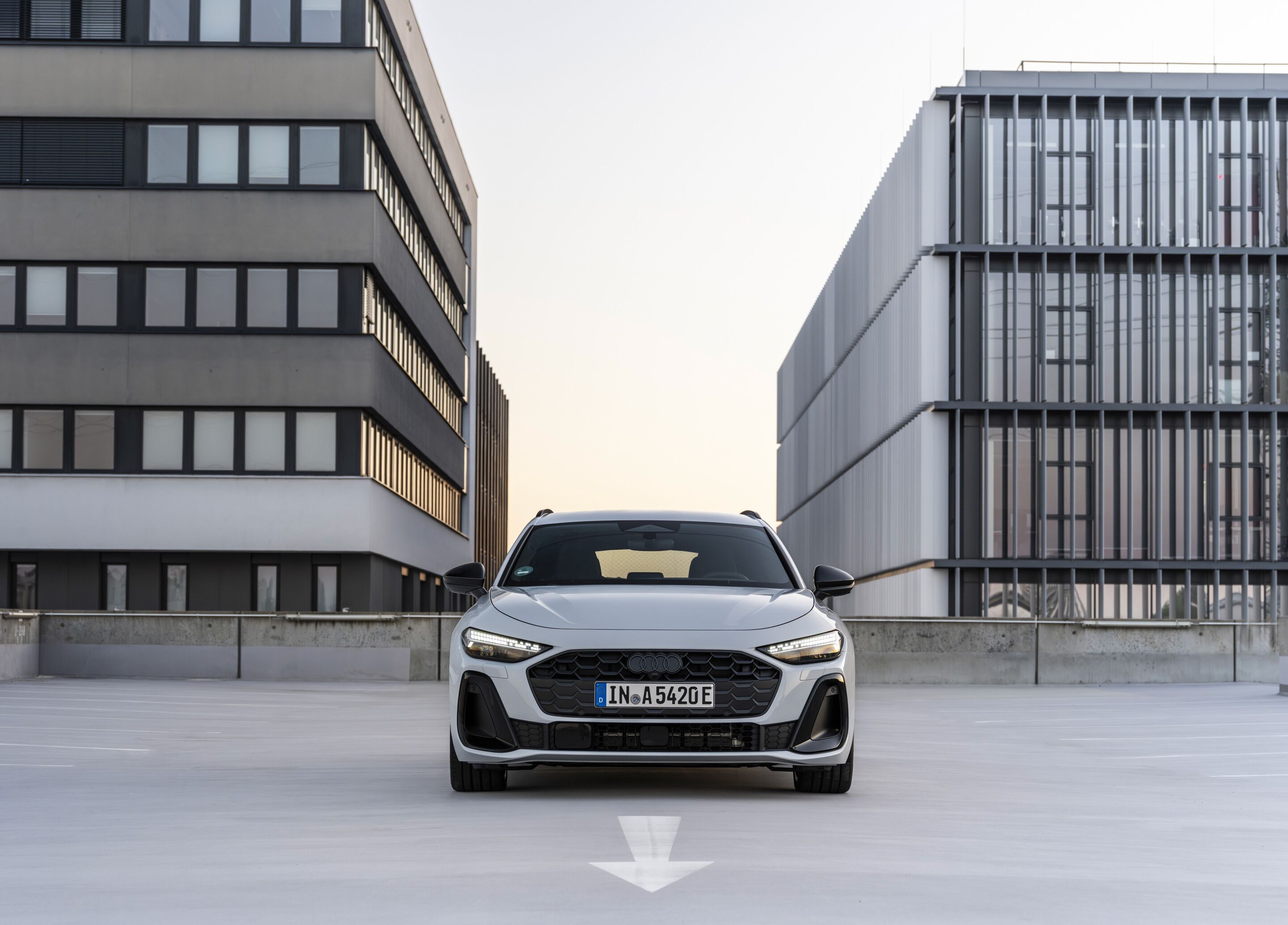 Audi A5 Avant e-hybrid quattro - Static photo,
Colour: Glacier white