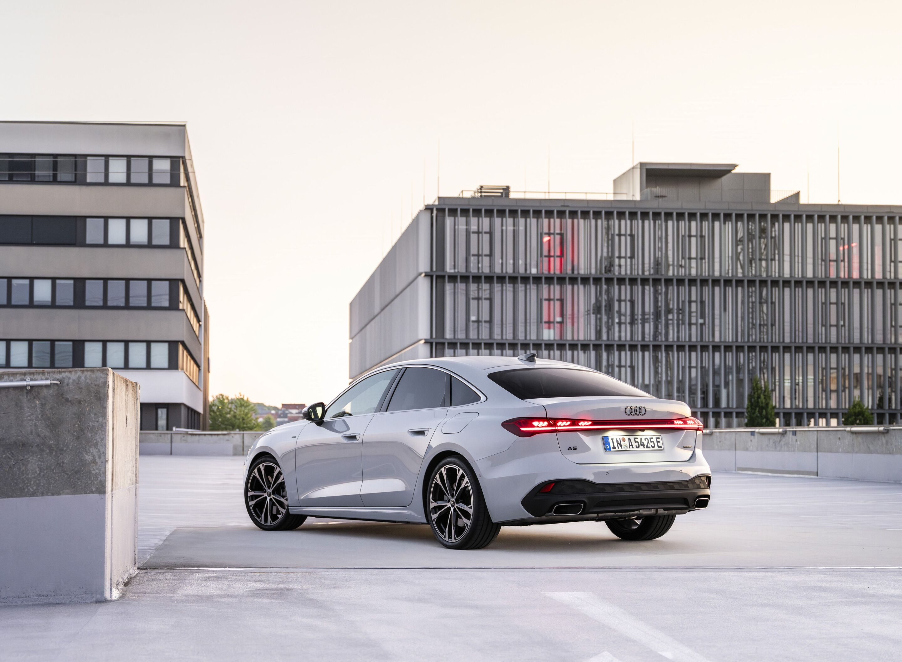Audi A5 Sedan e-hybrid quattro - Static photo,
Colour: Glacier white