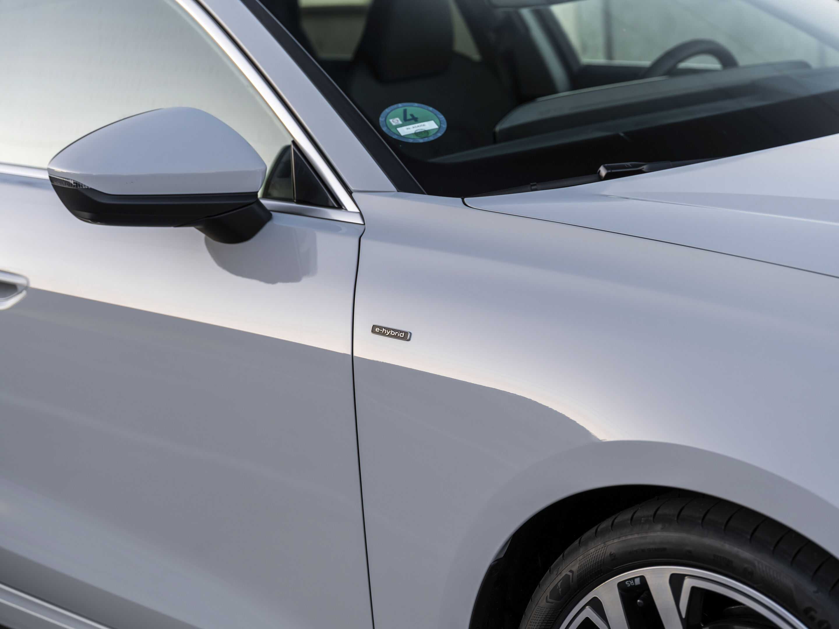Audi A5 Limousine e-hybrid quattro - Detail,
Farbe: Gletscherweiß
