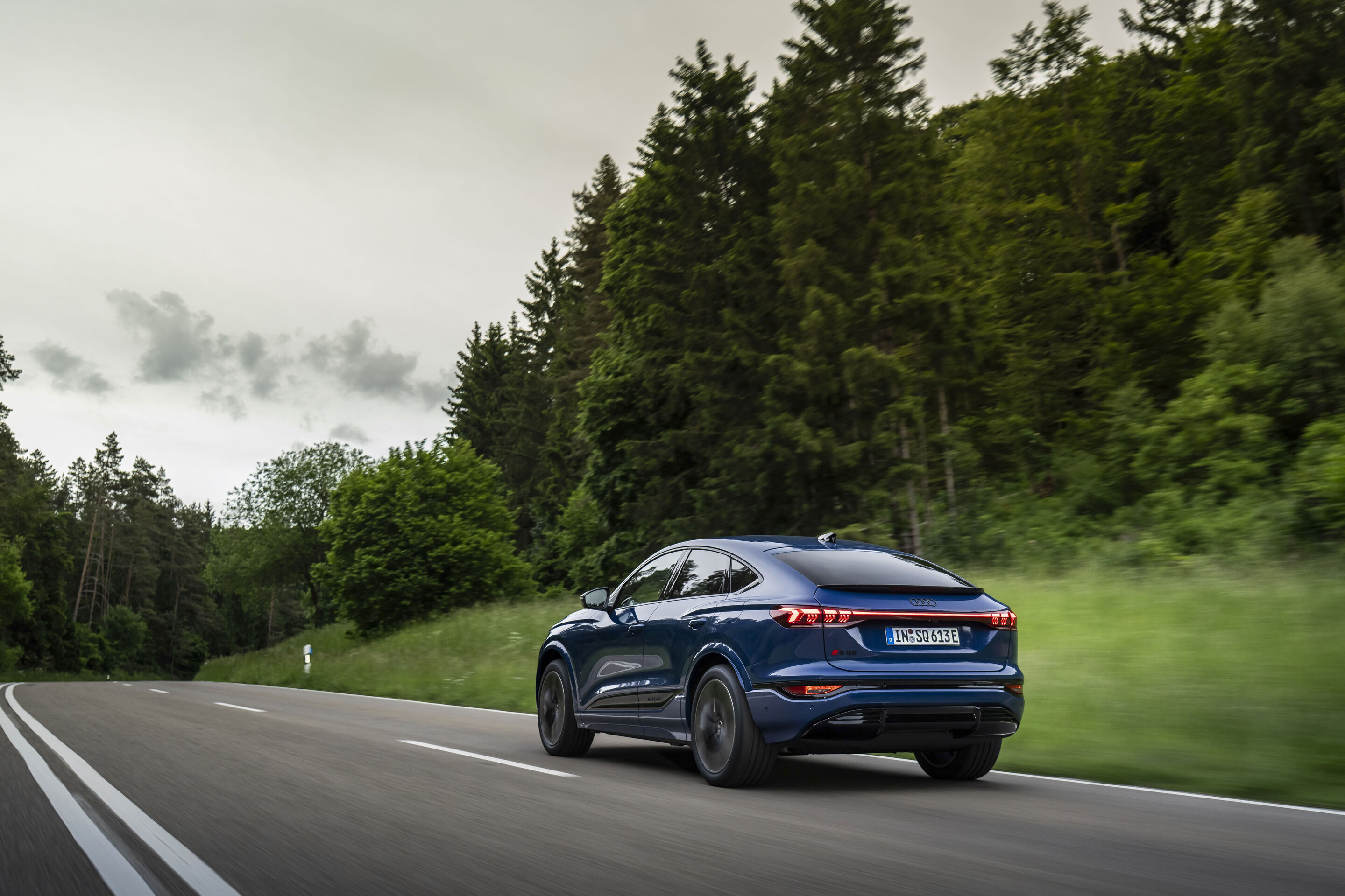 Audi SQ6 Sportback e-tron - Dynamic photo,
Colour: Ascari blue metallic