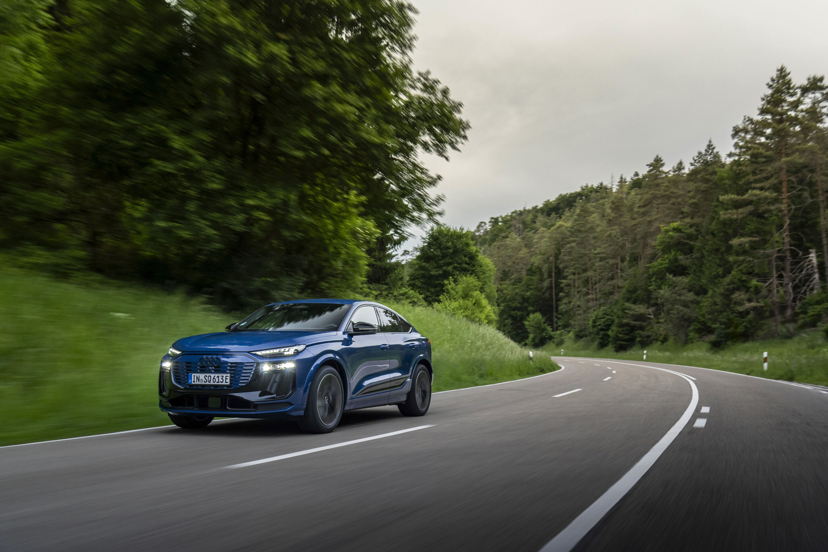 Audi SQ6 Sportback e-tron - Dynamic photo,
Colour: Ascari blue metallic
