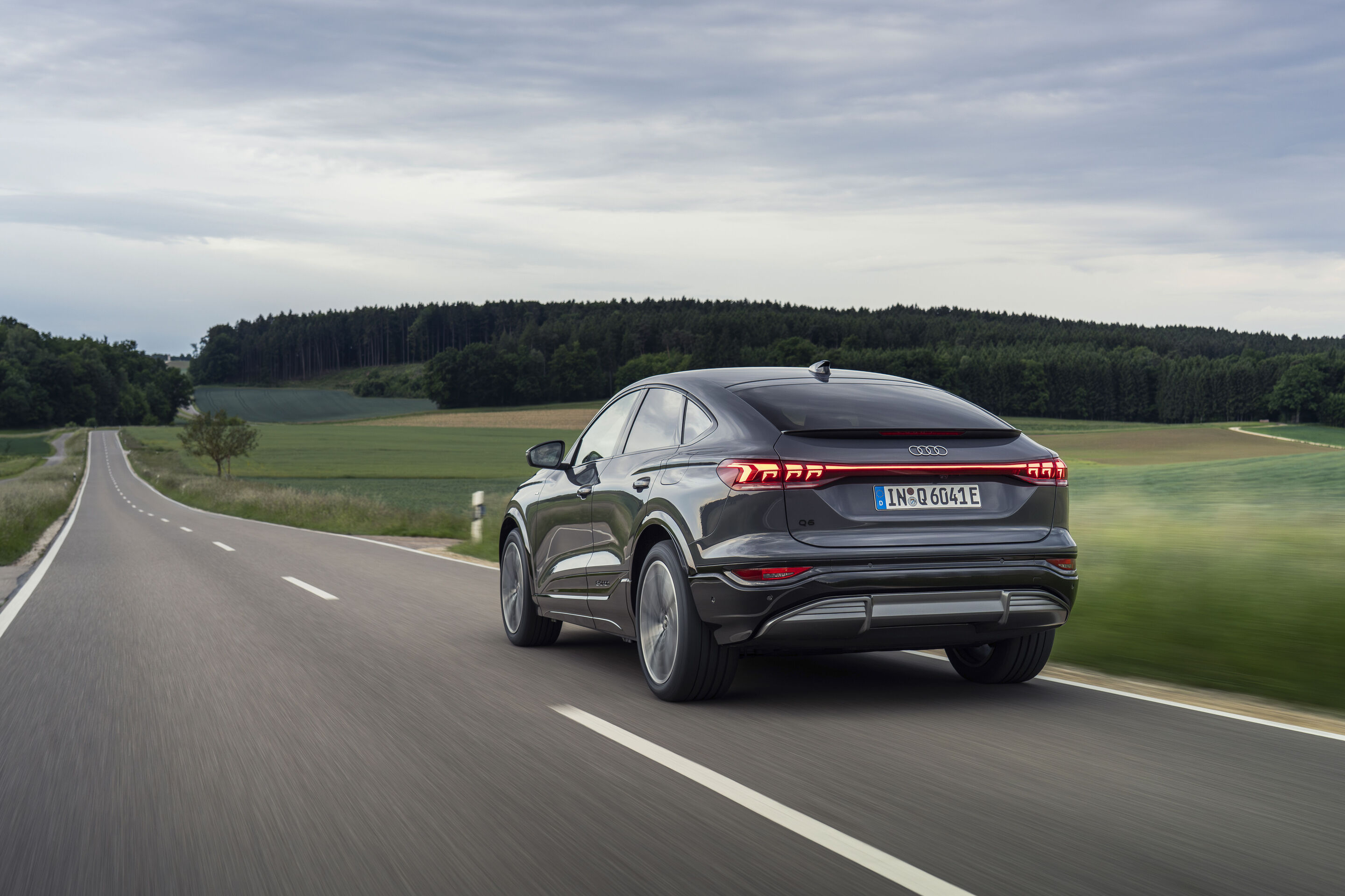 Audi Q6 Sportback e-tron - Dynamic photo,
Colour: Magnet gray