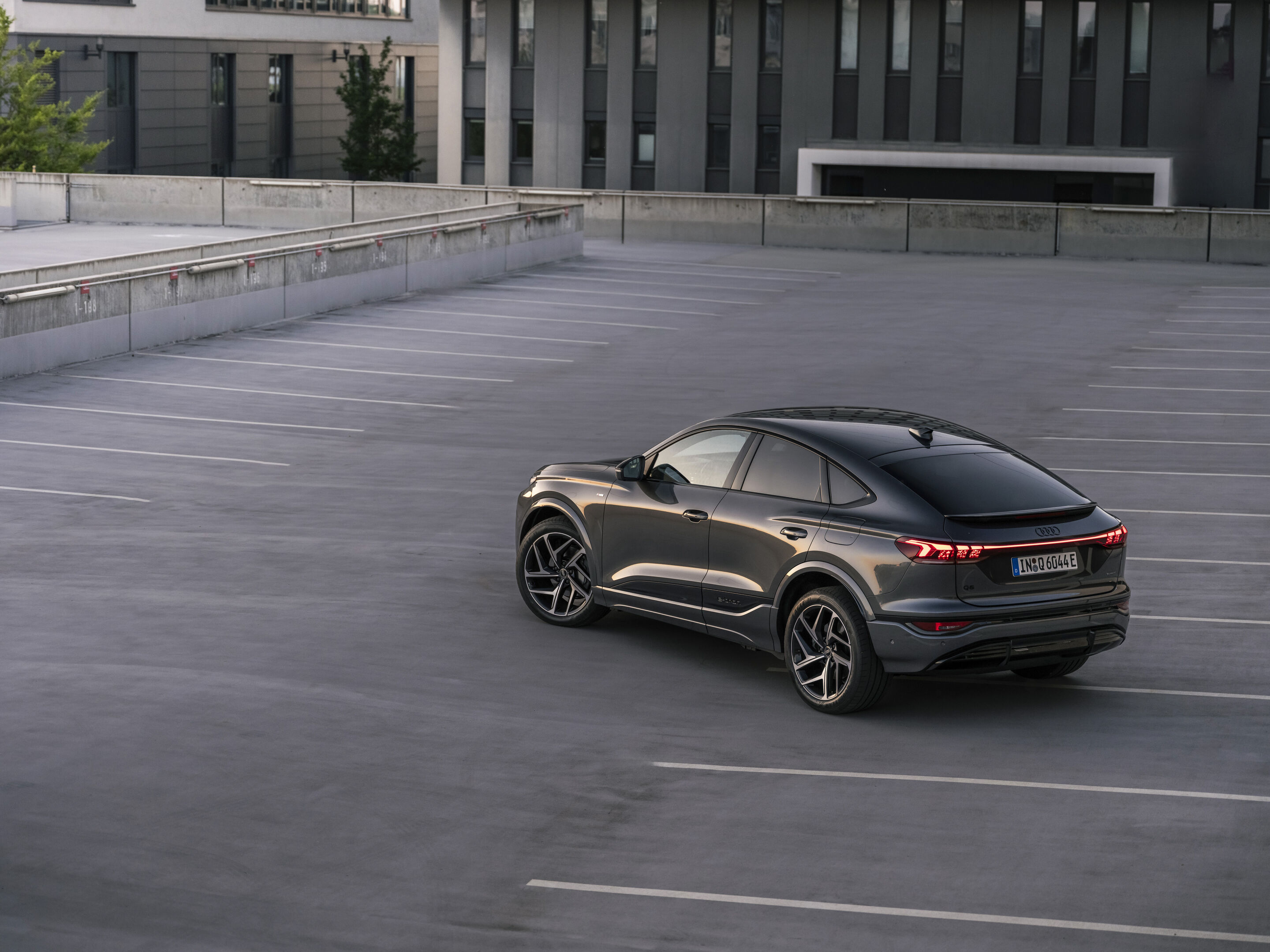 Audi Q6 Sportback e-tron - Static photo,
Colour: Daytona gray