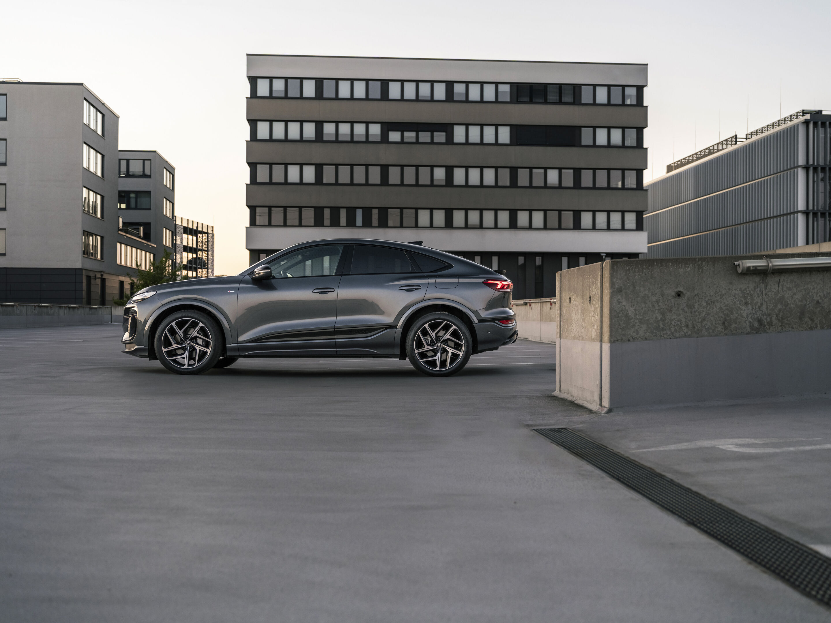 Audi Q6 Sportback e-tron - Static photo,
Colour: Daytona gray