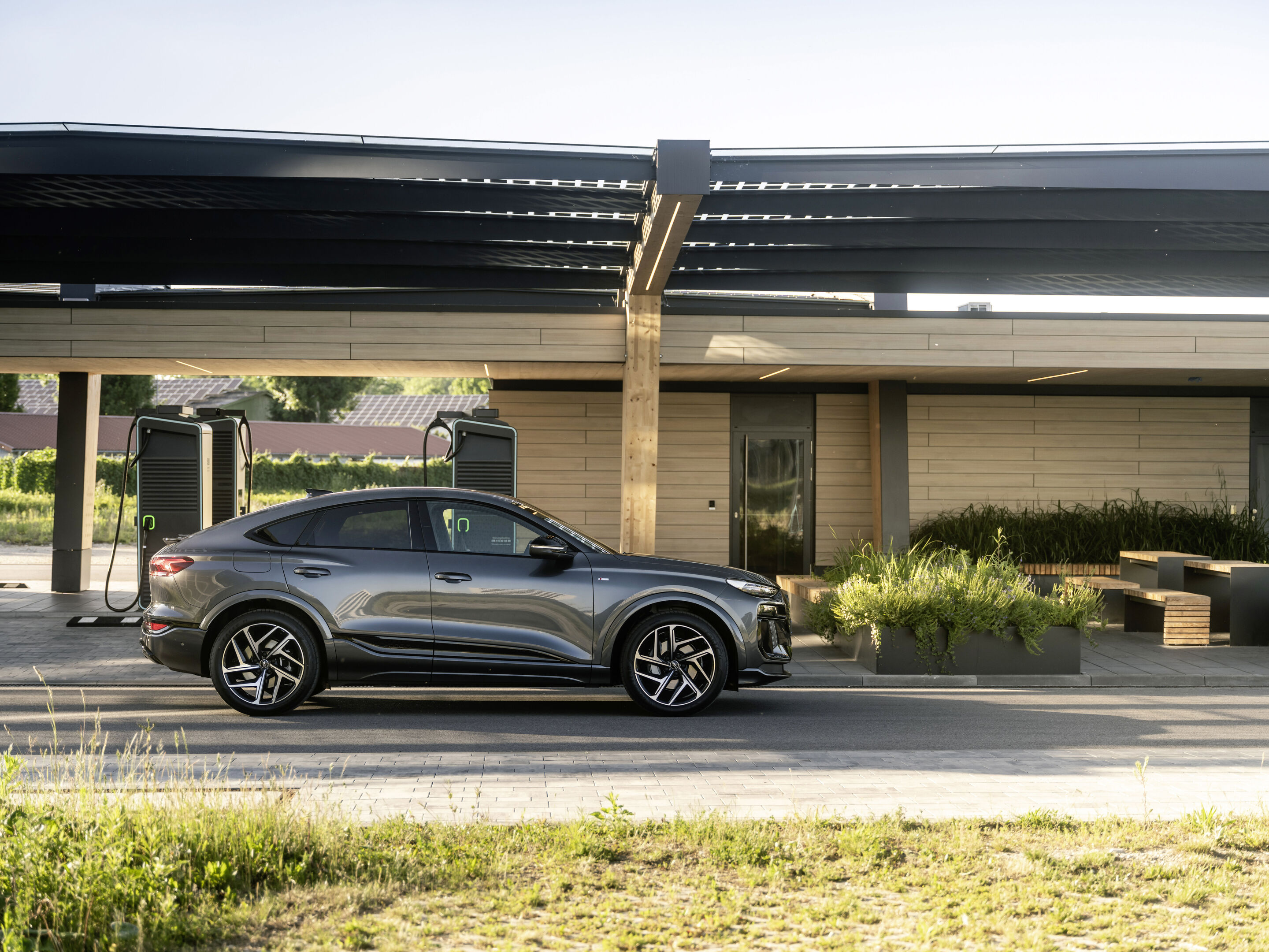 Audi Q6 Sportback e-tron - Static photo,
Colour: Daytona gray