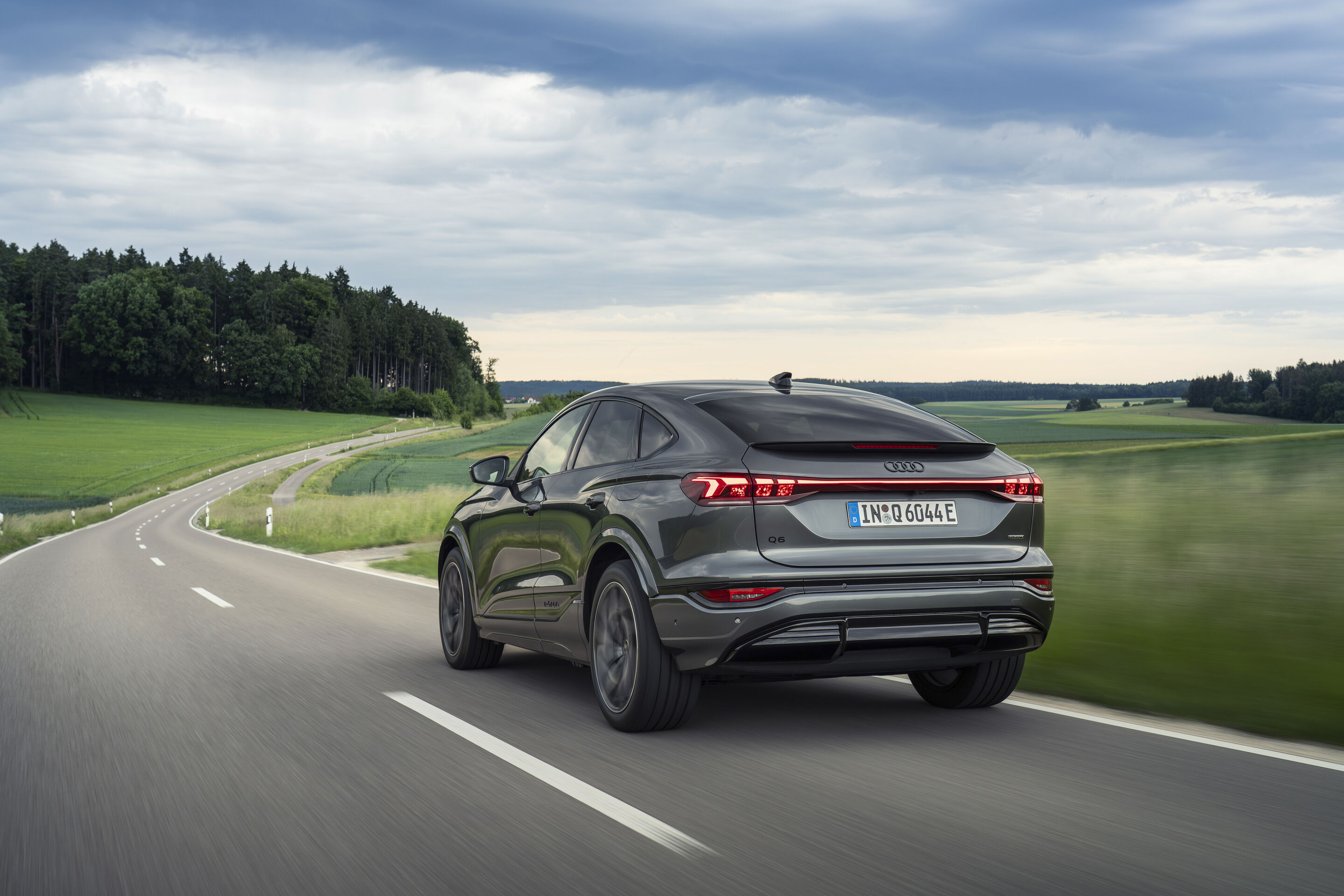 Audi Q6 Sportback e-tron - Dynamic photo,
Colour: Daytona gray