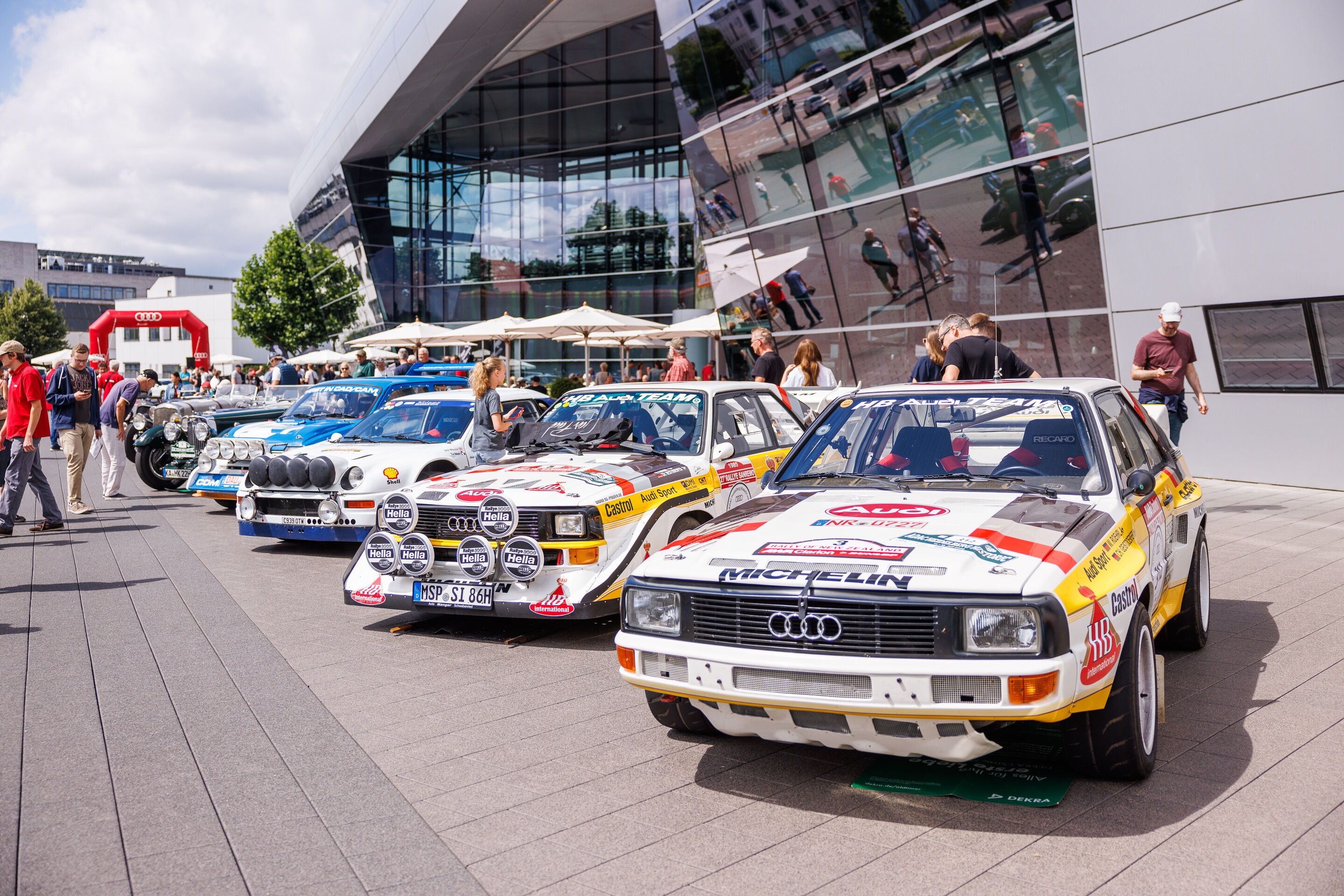 Oldtimerrallye „ADAC Heidelberg Historic“ macht Halt am Audi Forum Neckarsulm - Rund 190 Oldtimer machen bei der Rallye „ADAC Heidelberg Historic“ einen Zwischenstopp am Audi Forum Neckarsulm.