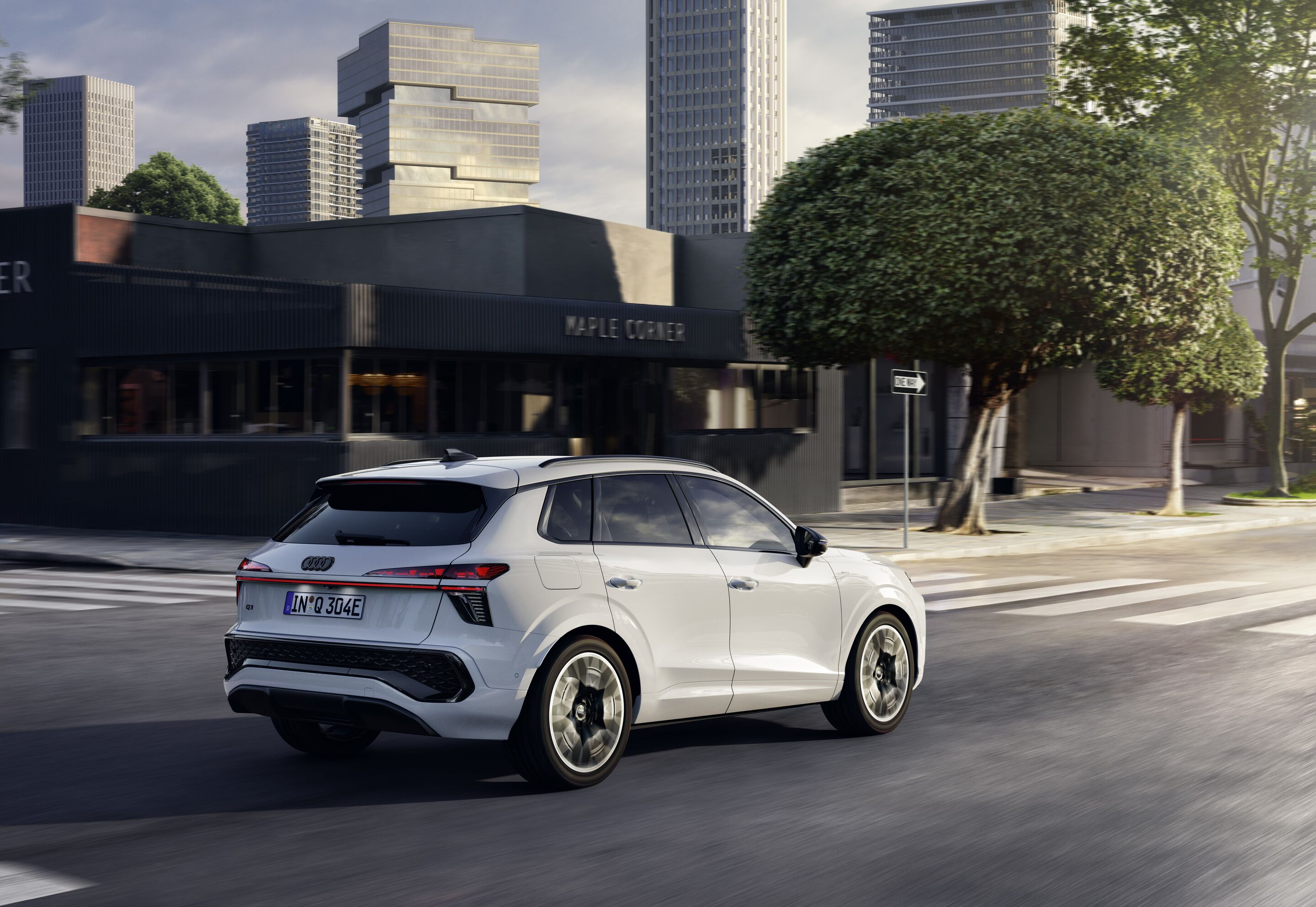 Audi Q3 SUV e-hybrid - Dynamic photo,
Colour: Glacier white