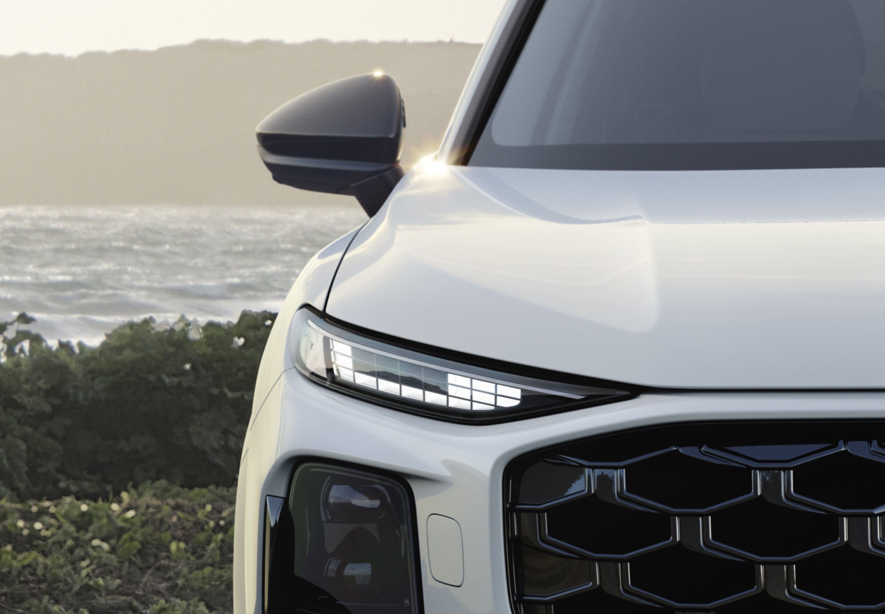 Audi Q3 SUV e-hybrid - Detail,
Colour: Glacier white