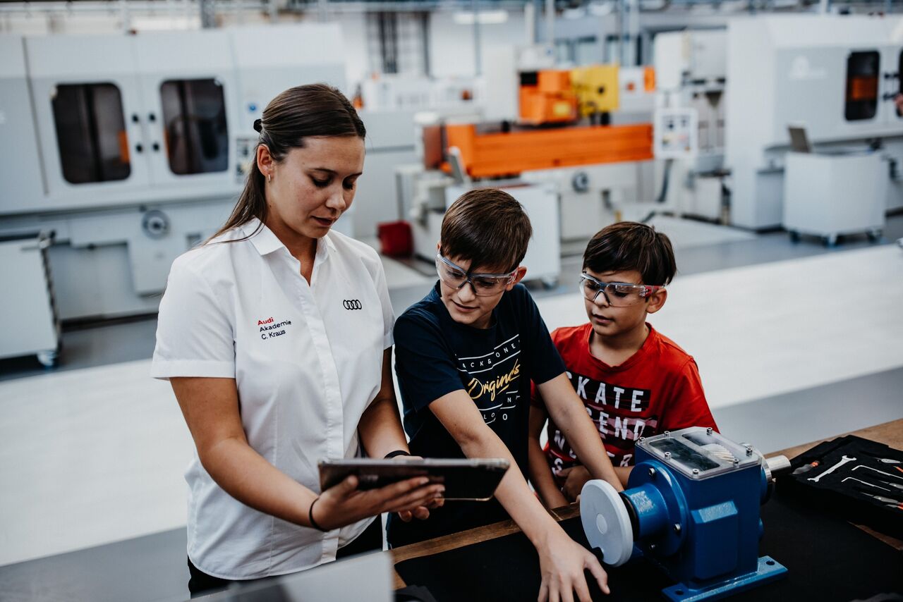Audi-Neckarsulm-informiert-ber-Ausbildung-und-duales-Studium-am-Standort
