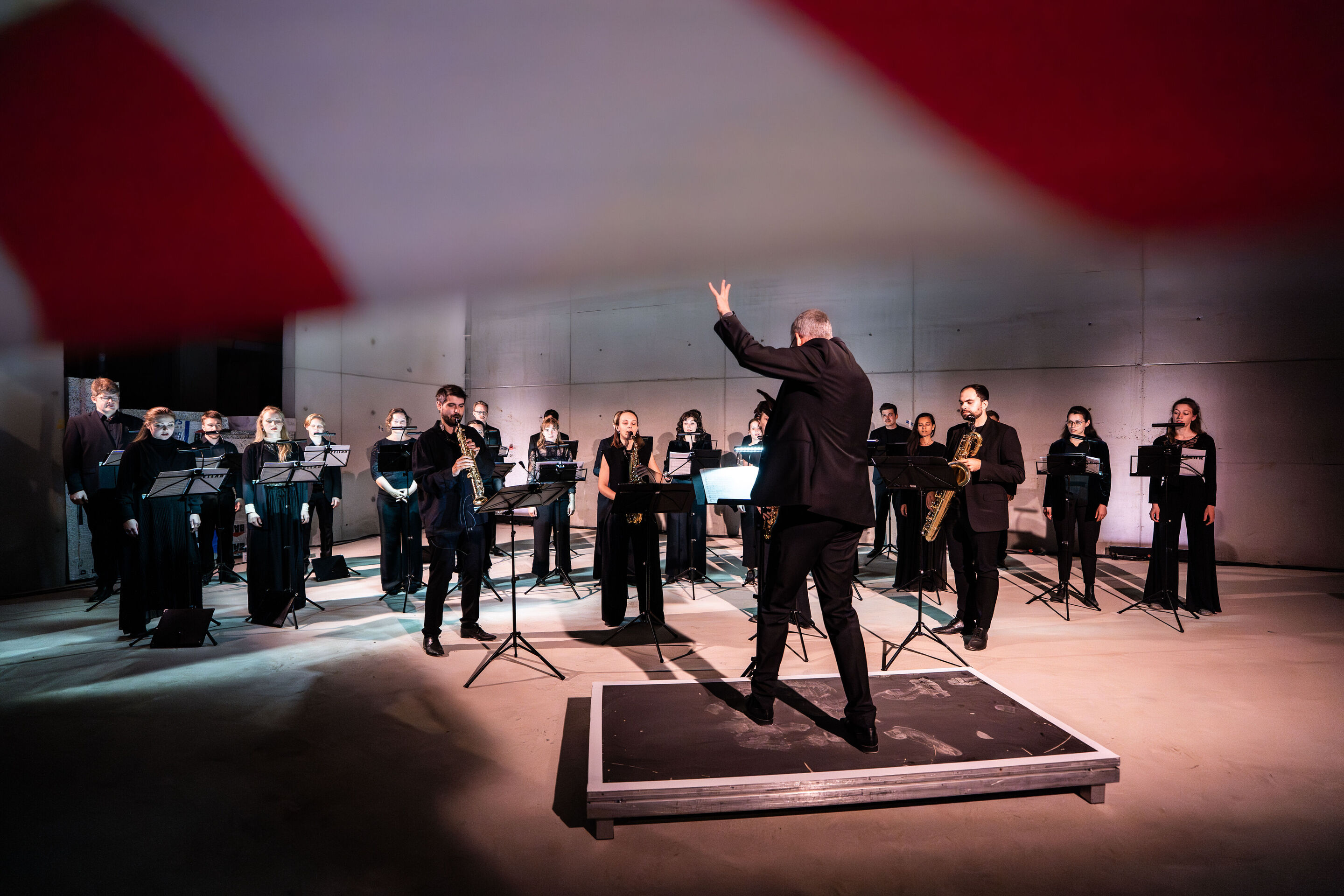 “Lux!”: Theatrical concert at the construction site of the MCAD; Arcis Saxophone Quartet, vocal ensemble LauschWerk - On the construction site of the new Museum of Concrete Art and Design Ingolstadt, the members of the vocal ensemble LauschWerk and the...