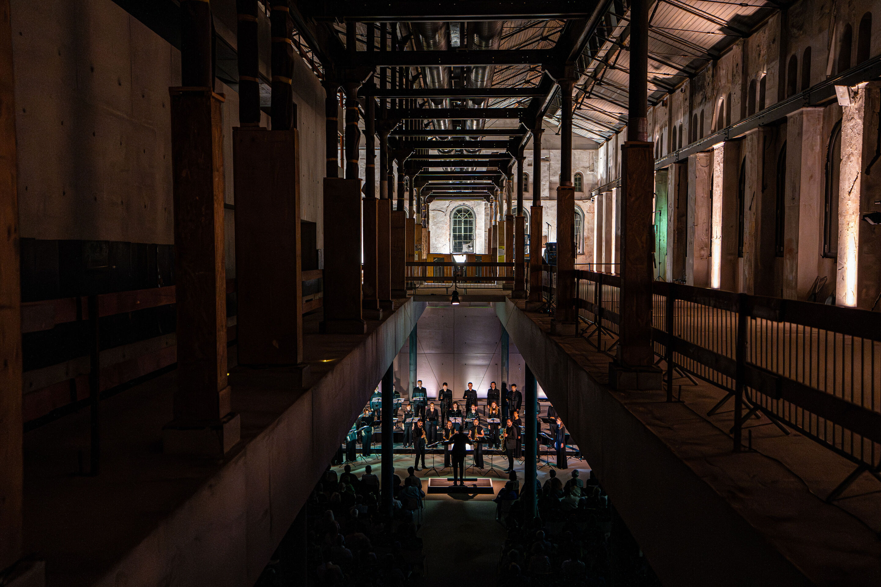“Lux!”: Theatrical concert at the construction site of the MCAD; Arcis Saxophone Quartet, vocal ensemble LauschWerk - On the construction site of the new Museum of Concrete Art and Design Ingolstadt, the view from the upper floor looks through the open...
