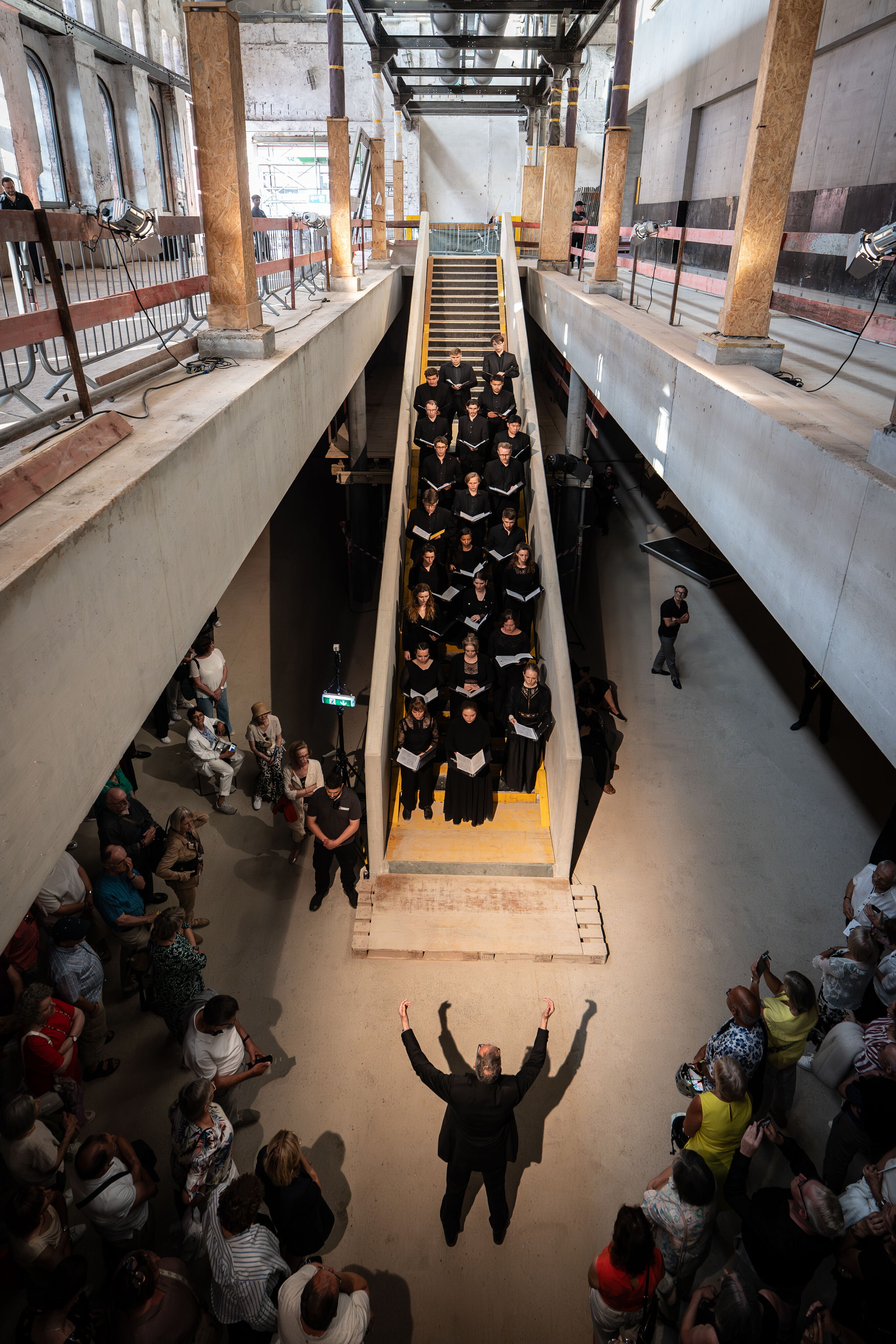 “Lux!”: Theatrical concert at the construction site of the MCAD; Arcis Saxophone Quartet, vocal ensemble LauschWerk - On the construction site of the new Museum of Concrete Art and Design Ingolstadt, the view from the upper floor looks down through the...