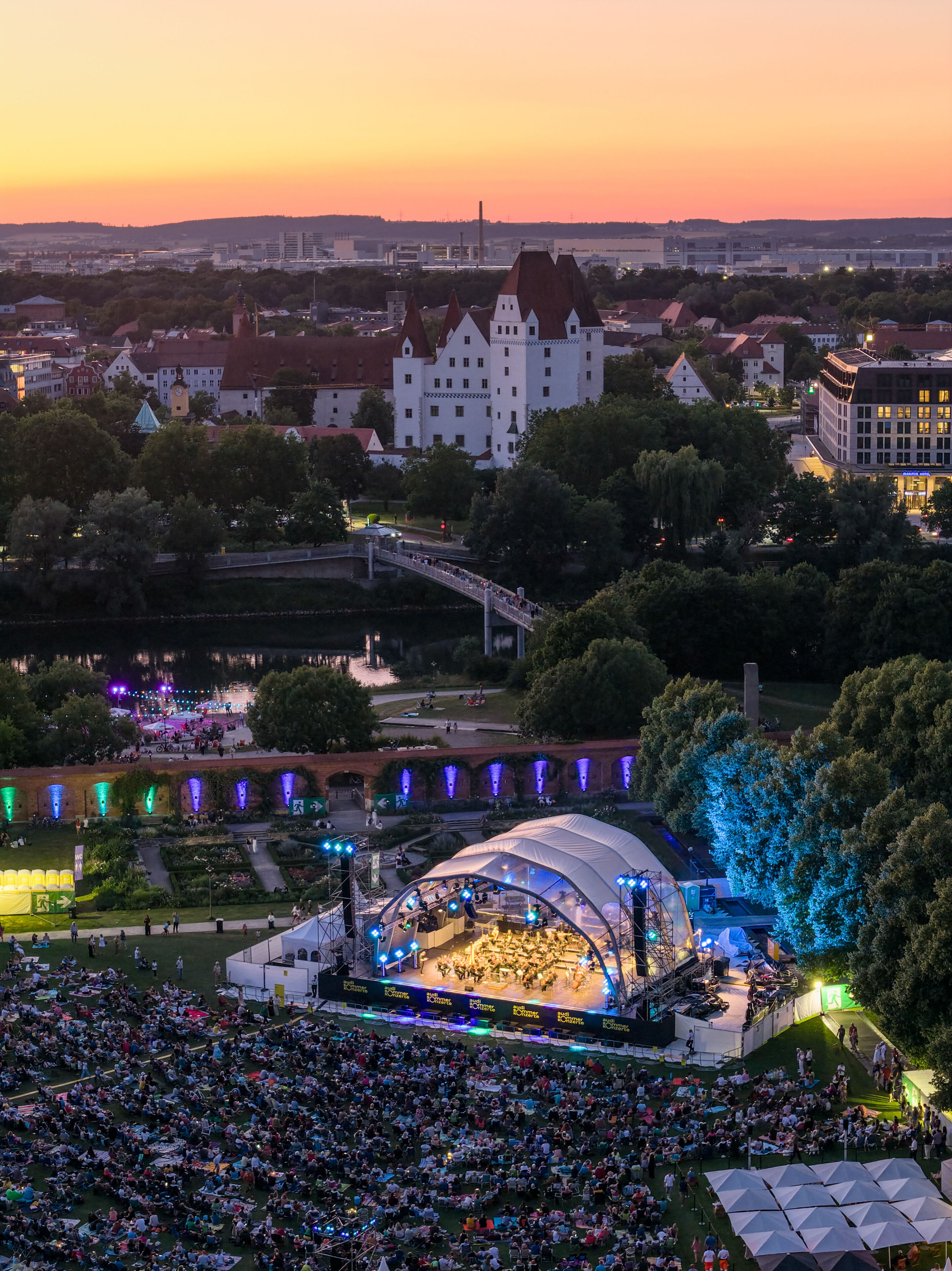 Classic Open Air – German–Italian opera night with the Georgian Chamber Orchestra Ingolstadt - A bird’s-eye view of the audience and the stage at the Classic Open Air event featuring the Georgian Chamber Orchestra Ingolstadt and soprano Hila Baggio as...