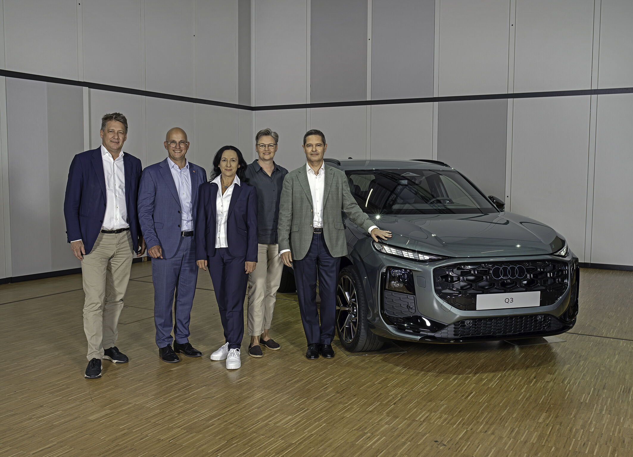 Betriebsversammlung Ingolstadt: „US-Werk darf nicht zu Lasten der Audi Heimatstandorte gehen.“ - Gernot Döllner, Vorstandsvorsitzender der AUDI AG, Jörg Schlagbauer, Gesamtbetriebsratsvorsitzender Audi, Rita Beck, stellvertretende Betriebsratsvorsitzende...