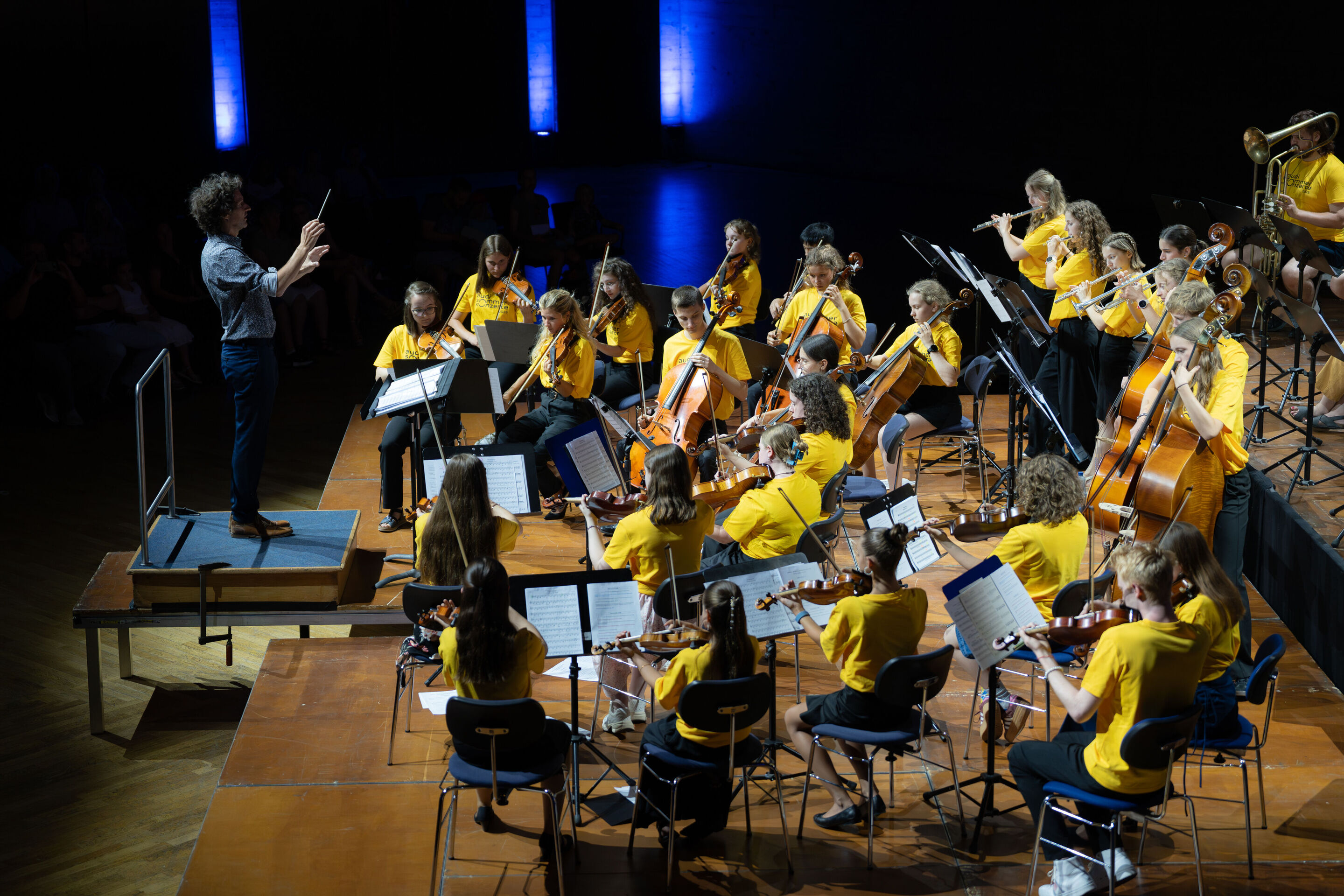 Öffentlicher Workshop mit Schülerinnen und Schülern der Region und dem Aurora Orchestra - Schülerinnen und Schüler Ingolstädter Gymnasien musizieren auf ihren Instrumenten, dirigiert von Klaus Hoffmann.