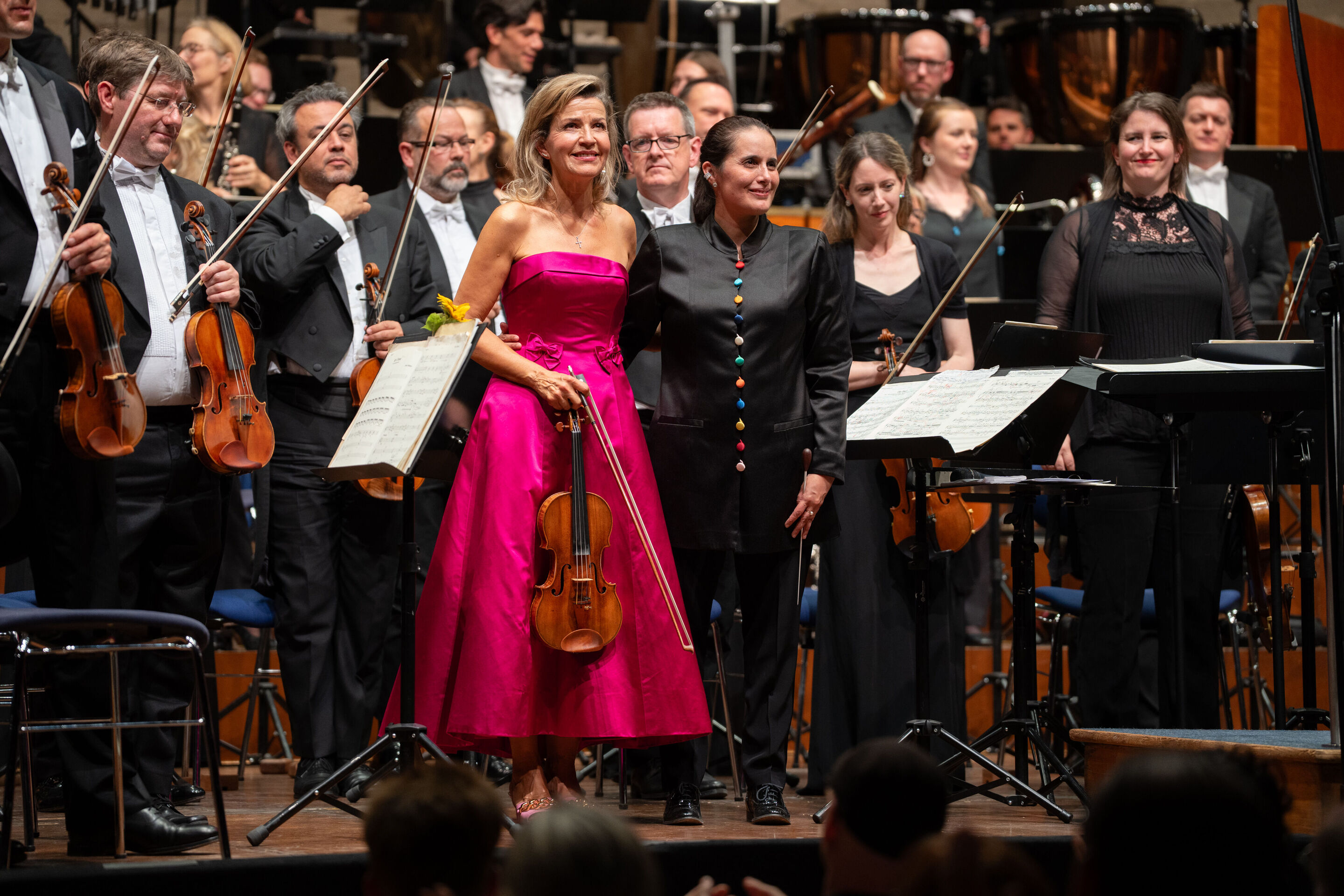 “Across the Stars”: Movie music with global star Anne-Sophie Mutter and the Royal Philharmonic Orchestra - Star violinist Anne-Sophie Mutter stands arm in arm with conductor Lina González-Granados on the stage of the Festival Hall Ingolstadt. Behind them,...