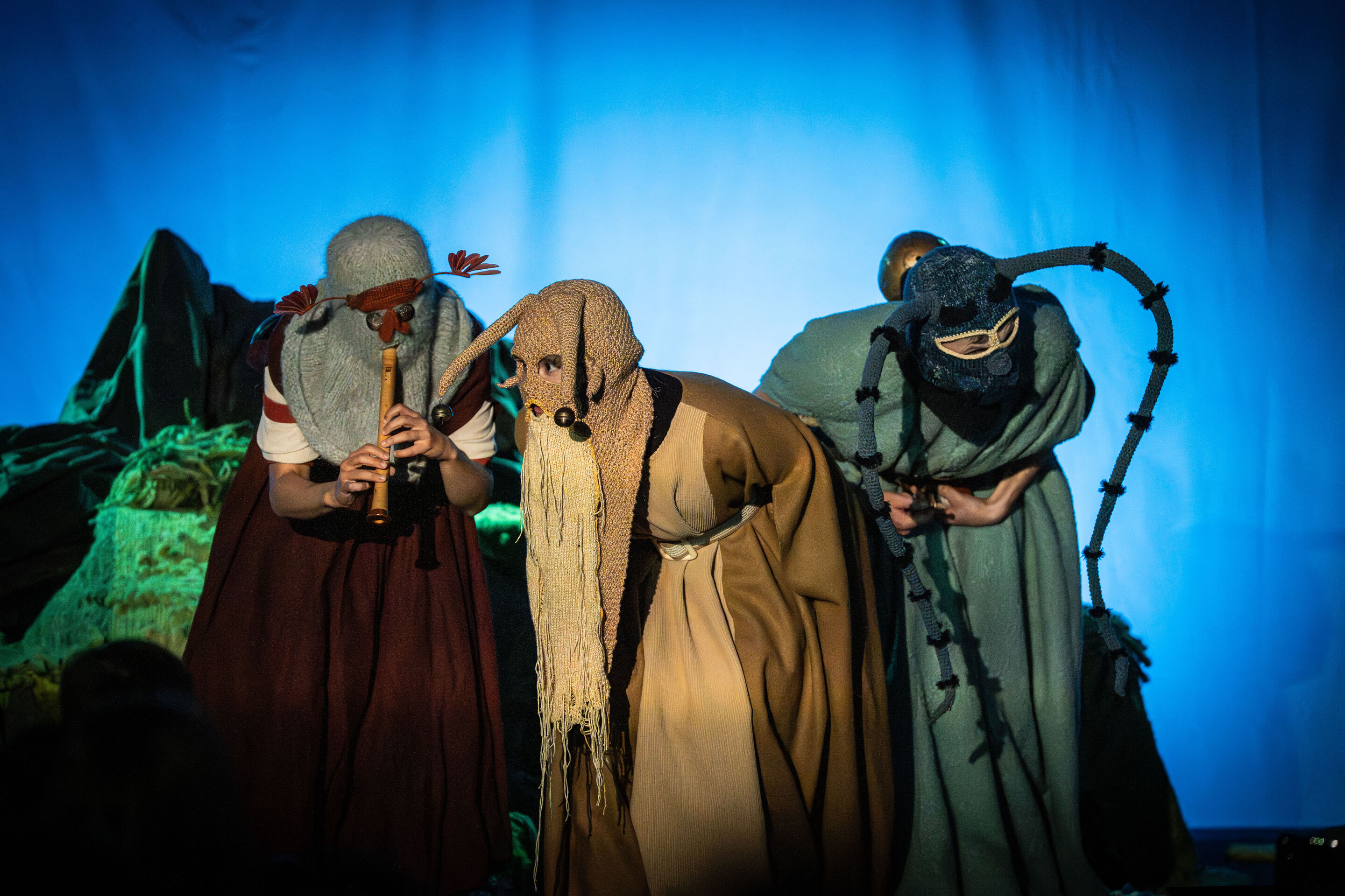 The Salzburg Festival presents: “Berge flüstern laut” – musical theater for children - Anne-Suse Enßle(l.), Franca Luisa Burandt und Matteo Haitzmann (r.) of the Salzburg Festival can be seen on the stage of the cinema in the Audi museum mobile.