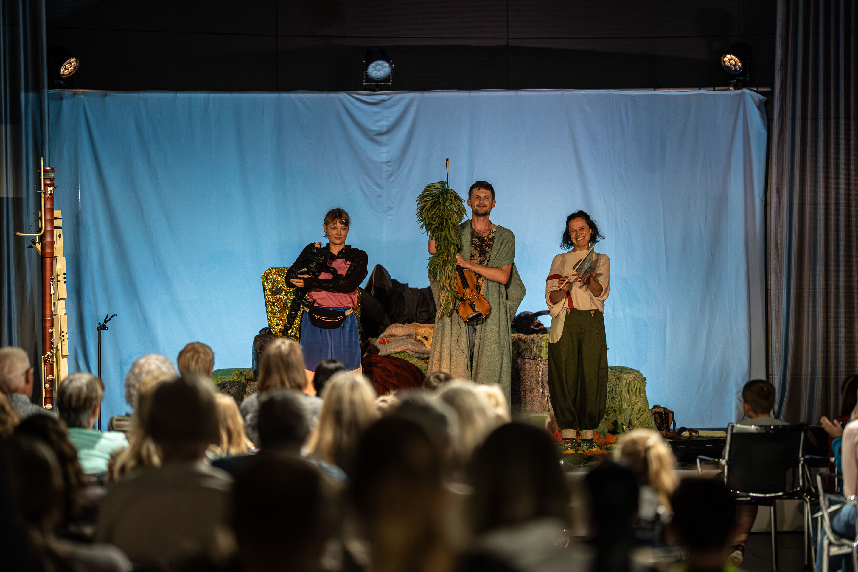 The Salzburg Festival presents: “Berge flüstern laut” – musical theater for children - From the audience's point of view: Franca Luisa Burandt, Matteo Haitzmann and Anne-Suse Enßle of the Salzburg Festival on the stage of the cinema in the Audi museum...