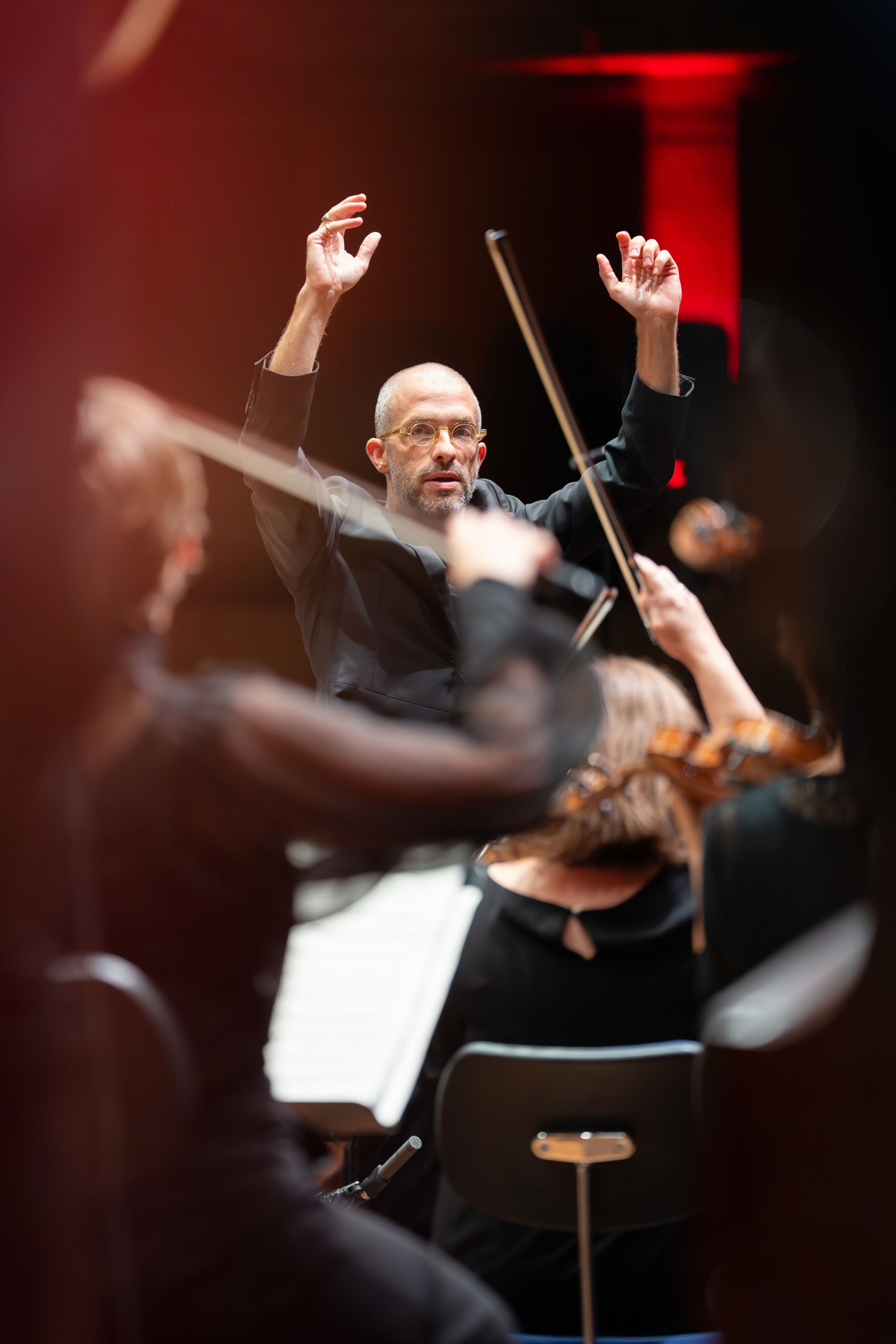 Closing concert with accordion star Martynas Levickis and the Deutsche Kammerphilharmonie Bremen - Omer Meir Wellber conducts the Deutsche Kammerphilharmonie Bremen on the stage of the Ingolstadt Festival Hall.