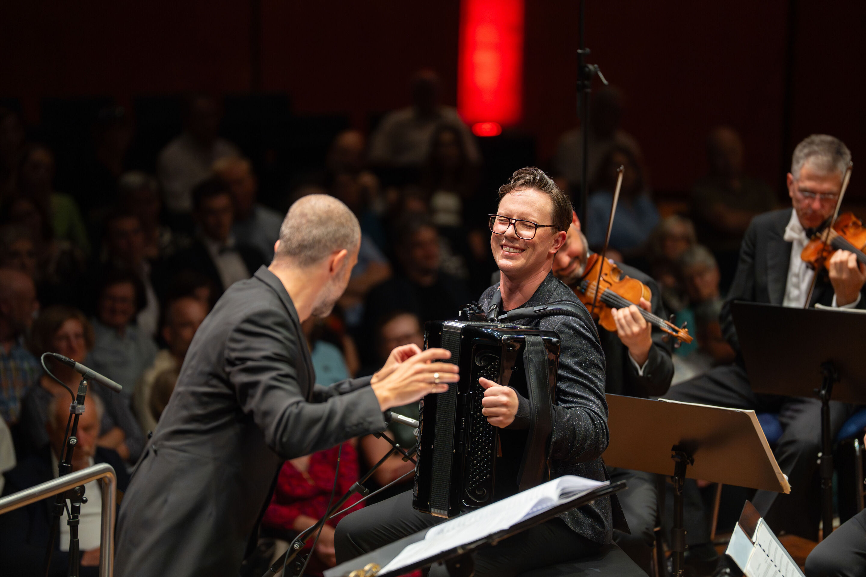 Closing concert with accordion star Martynas Levickis and the Deutsche Kammerphilharmonie Bremen - Accordion star Martynas Levickis with the Deutsche Kammerphilharmonie Bremen under the direction of Omer Meir Wellber in the Festsaal of Ingolstadt.