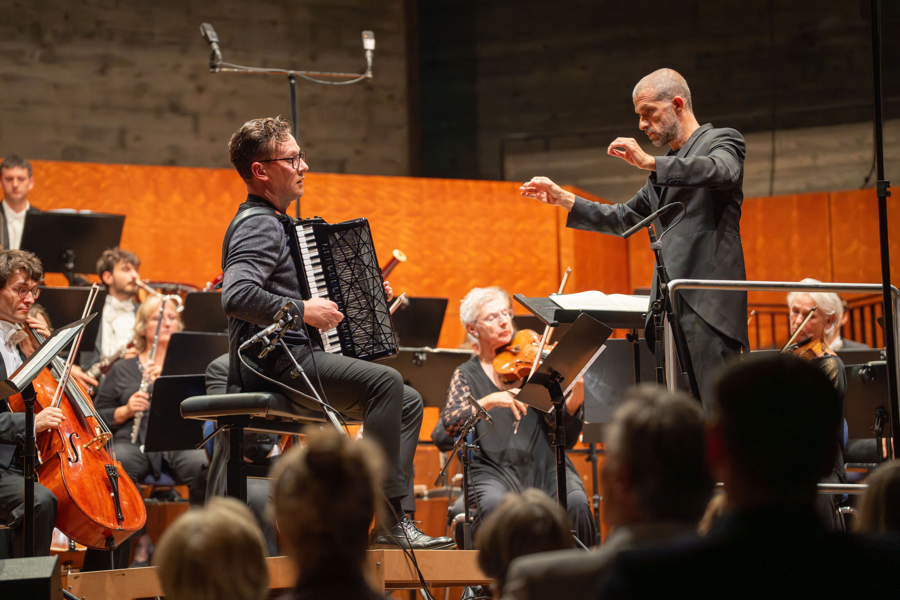 Closing concert with accordion star Martynas Levickis and the Deutsche Kammerphilharmonie Bremen - Accordion star Martynas Levickis with the Deutsche Kammerphilharmonie Bremen under the direction of Omer Meir Wellber in Festsaal Ingolstadt.