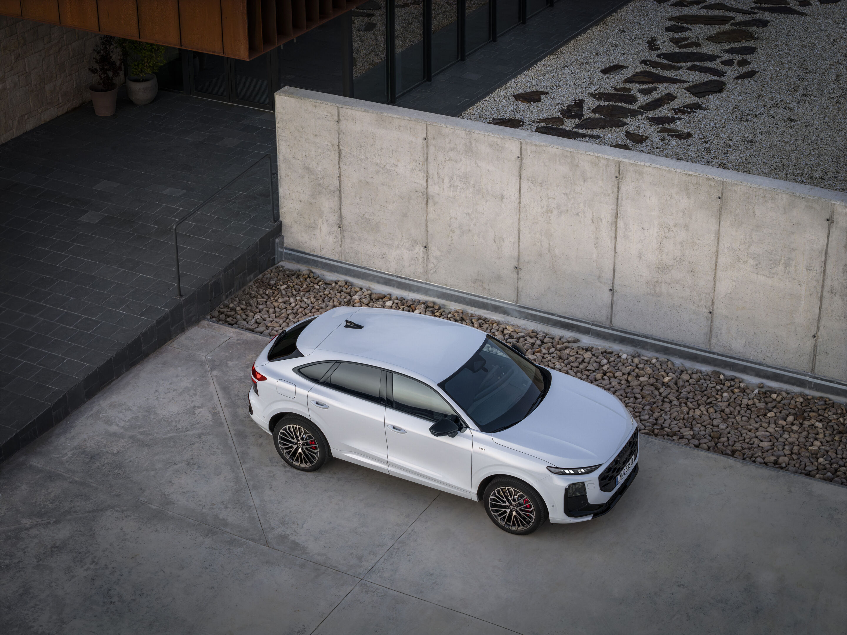 Audi Q3 Sportback e-hybrid - Glacier white metallic, static outdoor shot, exterior, top view