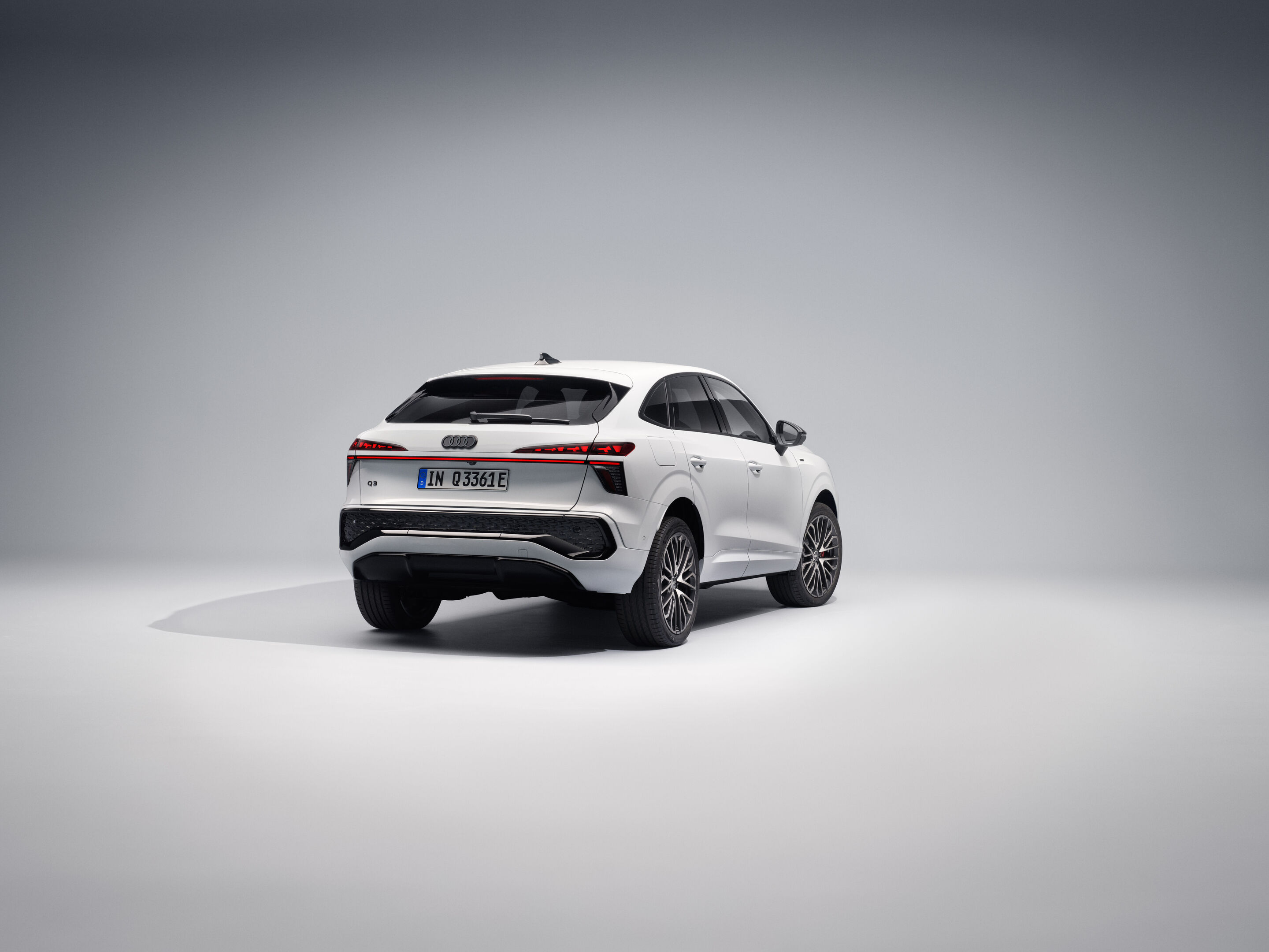Audi Q3 Sportback e-hybrid - Glacier white metallic, static studio shot, exterior, rear three-quarter view