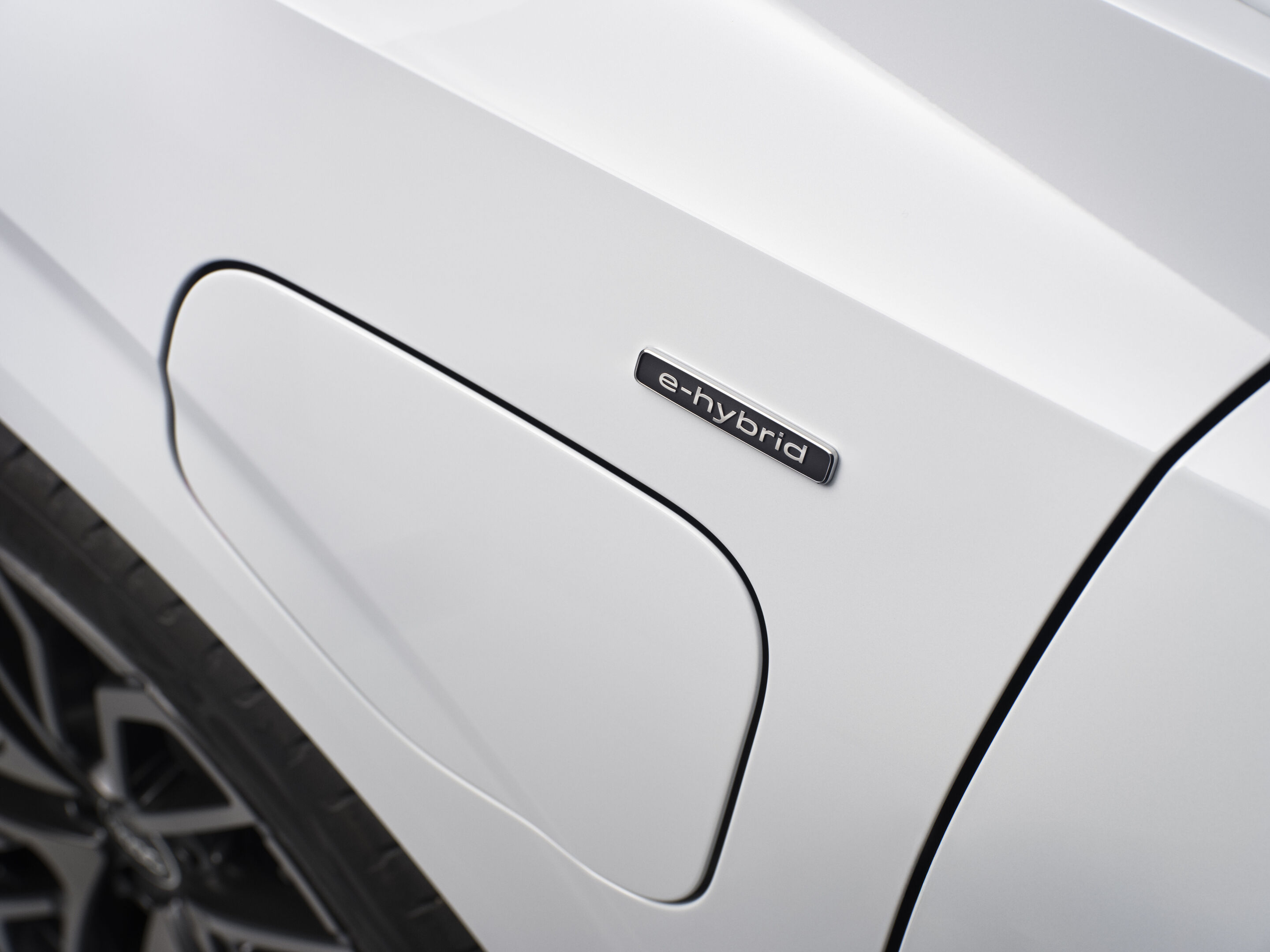 Audi Q3 Sportback e-hybrid - Glacier white metallic, static studio shot, exterior, detail view trunk lid