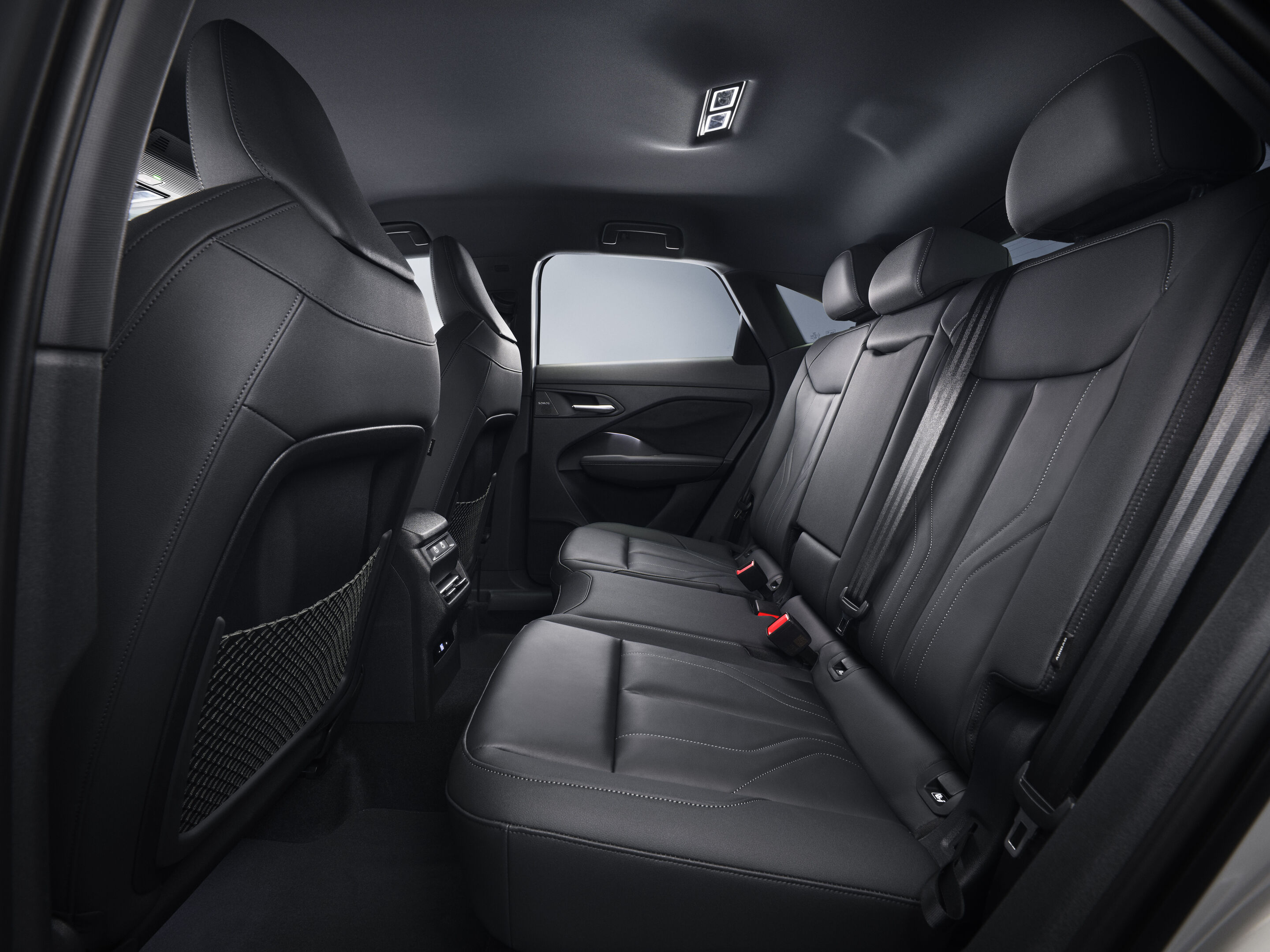 Audi Q3 Sportback e-hybrid - Gletscherweiß Metallic, Studio-Standaufnahme, Interieur, Detailansicht Hintere Sitzreihe