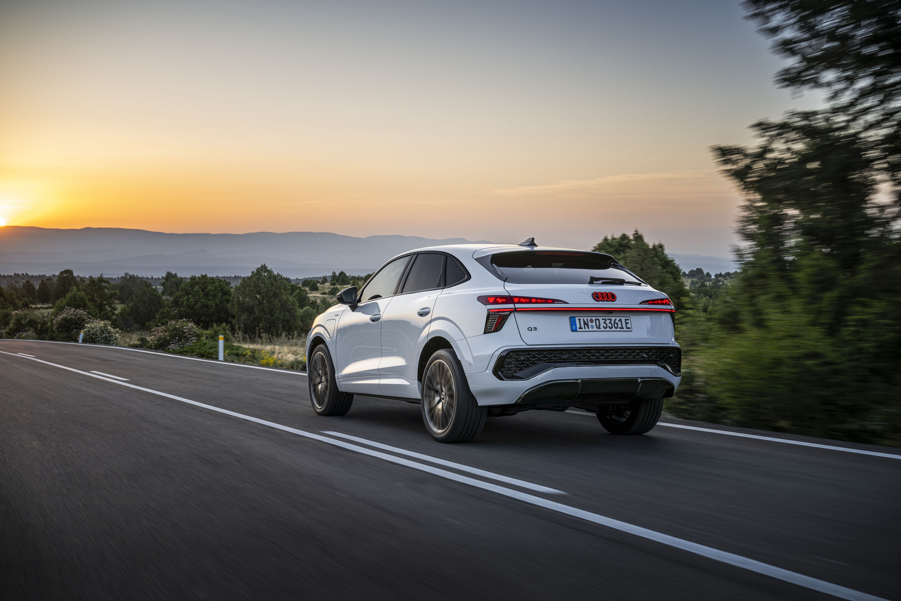 Audi Q3 Sportback e-hybrid - Glacier white metallic, dynamic outdoor shot, exterior, rear three-quarter view