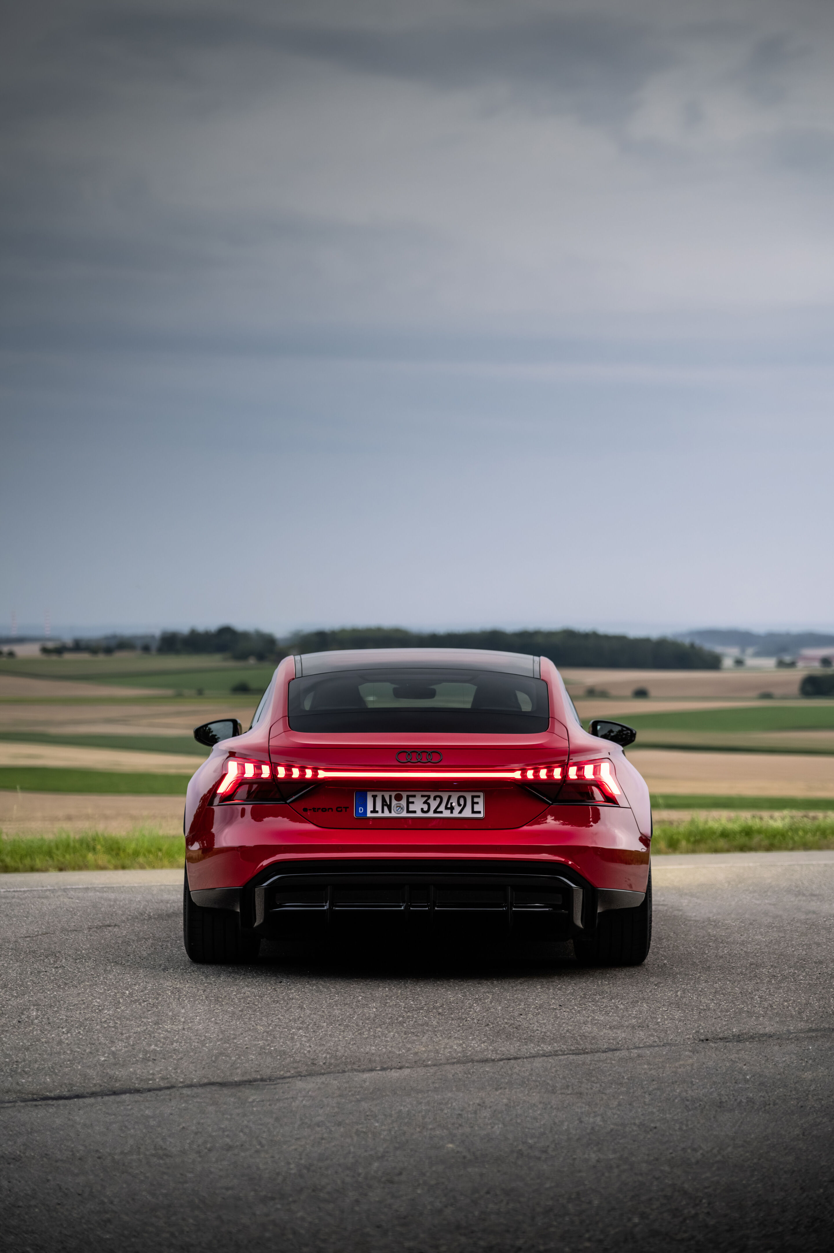 Audi e-tron GT quattro - Farbe: Progressivrot Metallic, Outdoor Standaufnahme, Exterieur, Heckansicht