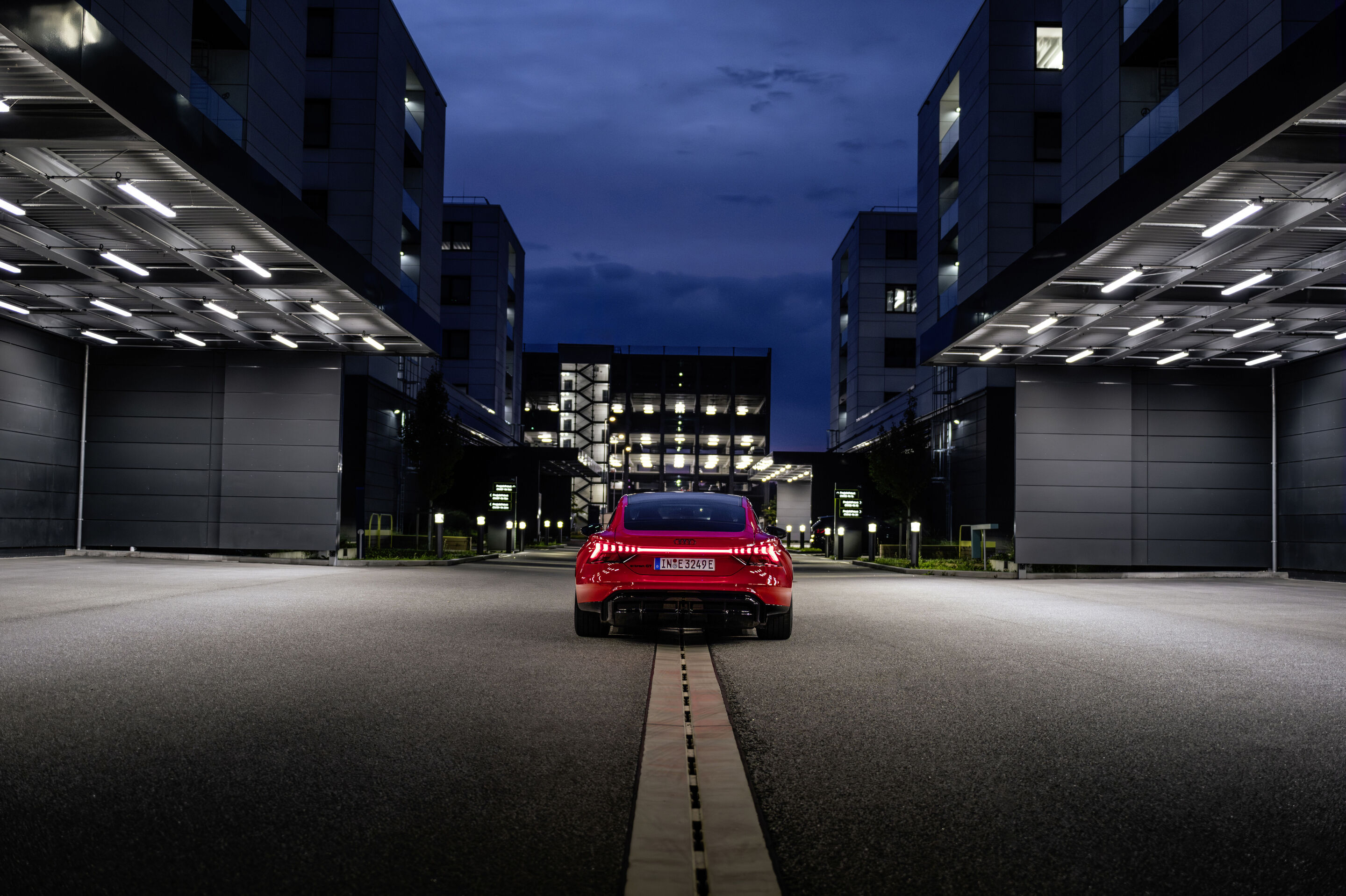 Audi e-tron GT quattro - Farbe: Progressivrot Metallic, Outdoor Standaufnahme, Exterieur, Heckansicht