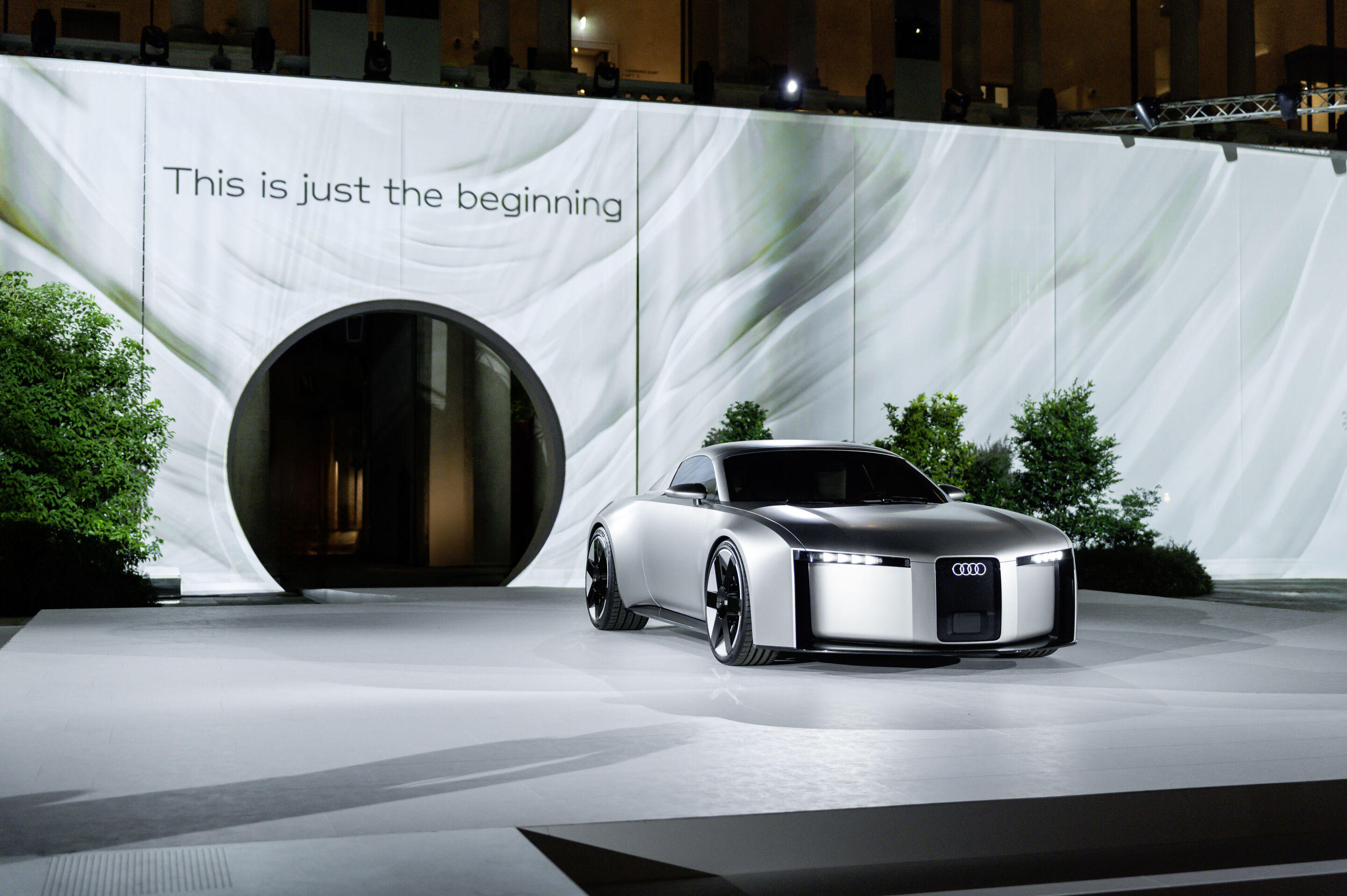 Aufbruch in Mailand: Audi zeigt neues Design - Mit der Vorstellung der Studie Audi Concept C in Mailand gibt Audi einen konkreten Ausblick auf das Design künftiger Modelle.