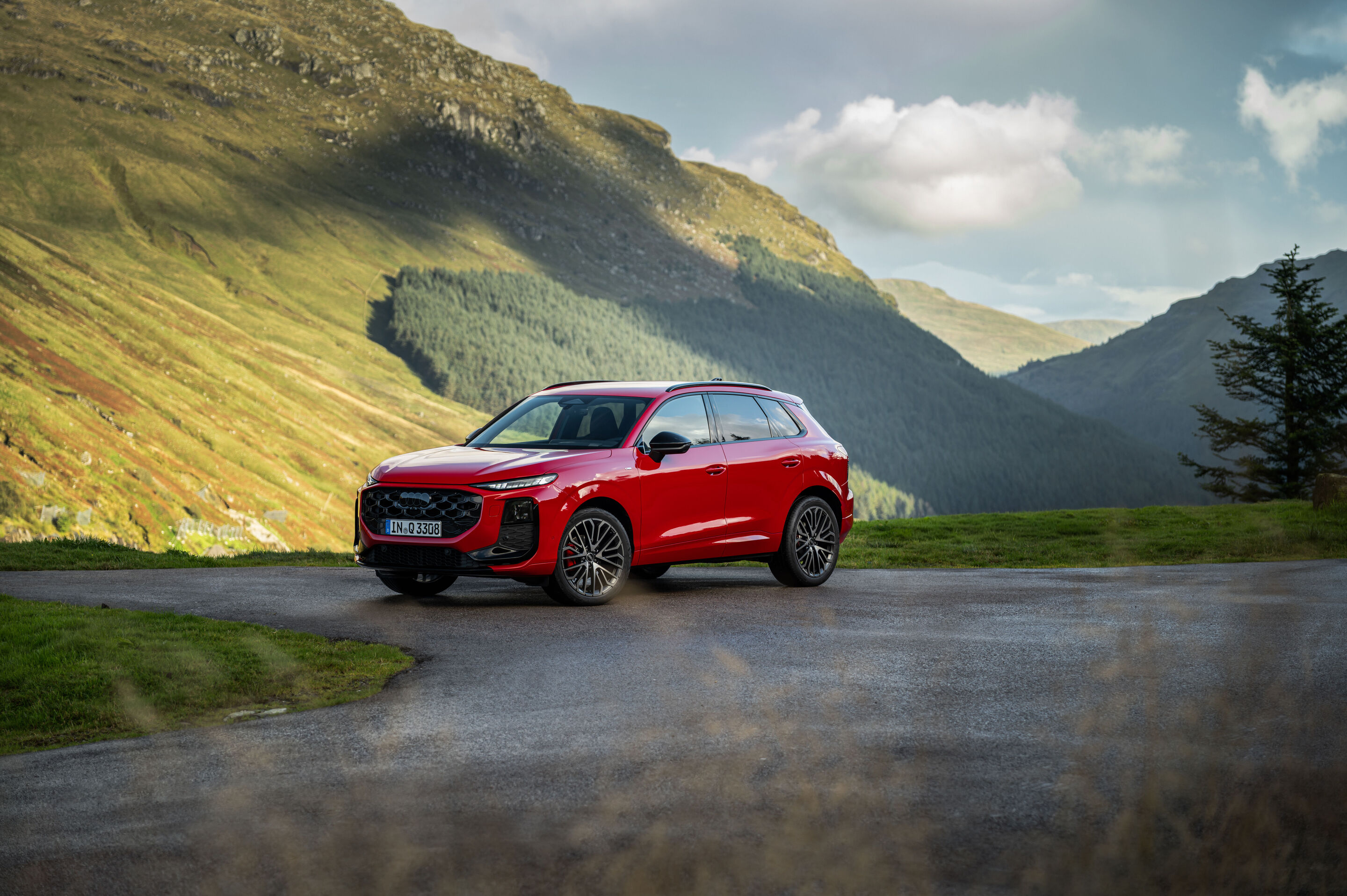 Compact class meets Celtic charm: the new  Audi Q3 in Scotland - Progressive red metallic, outdoor static photo, exterior, three-quarter front view