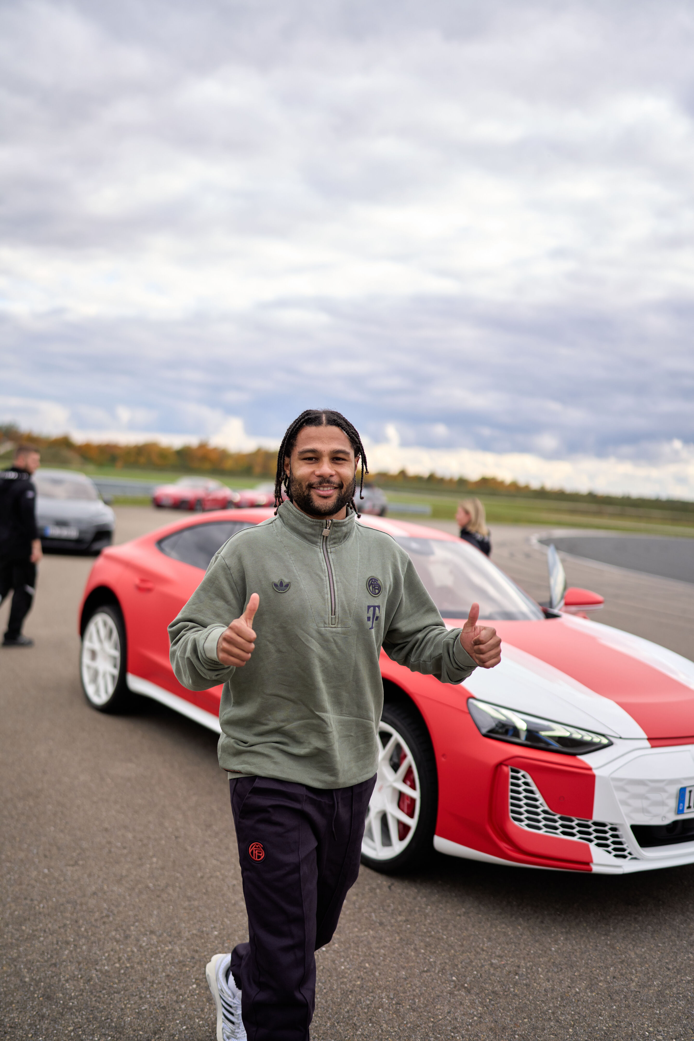 Audi hands over new company cars to FC Bayern Munich - German national team player Serge Gnabry is looking forward to his test drive in the Audi RS e-tron GT performance.