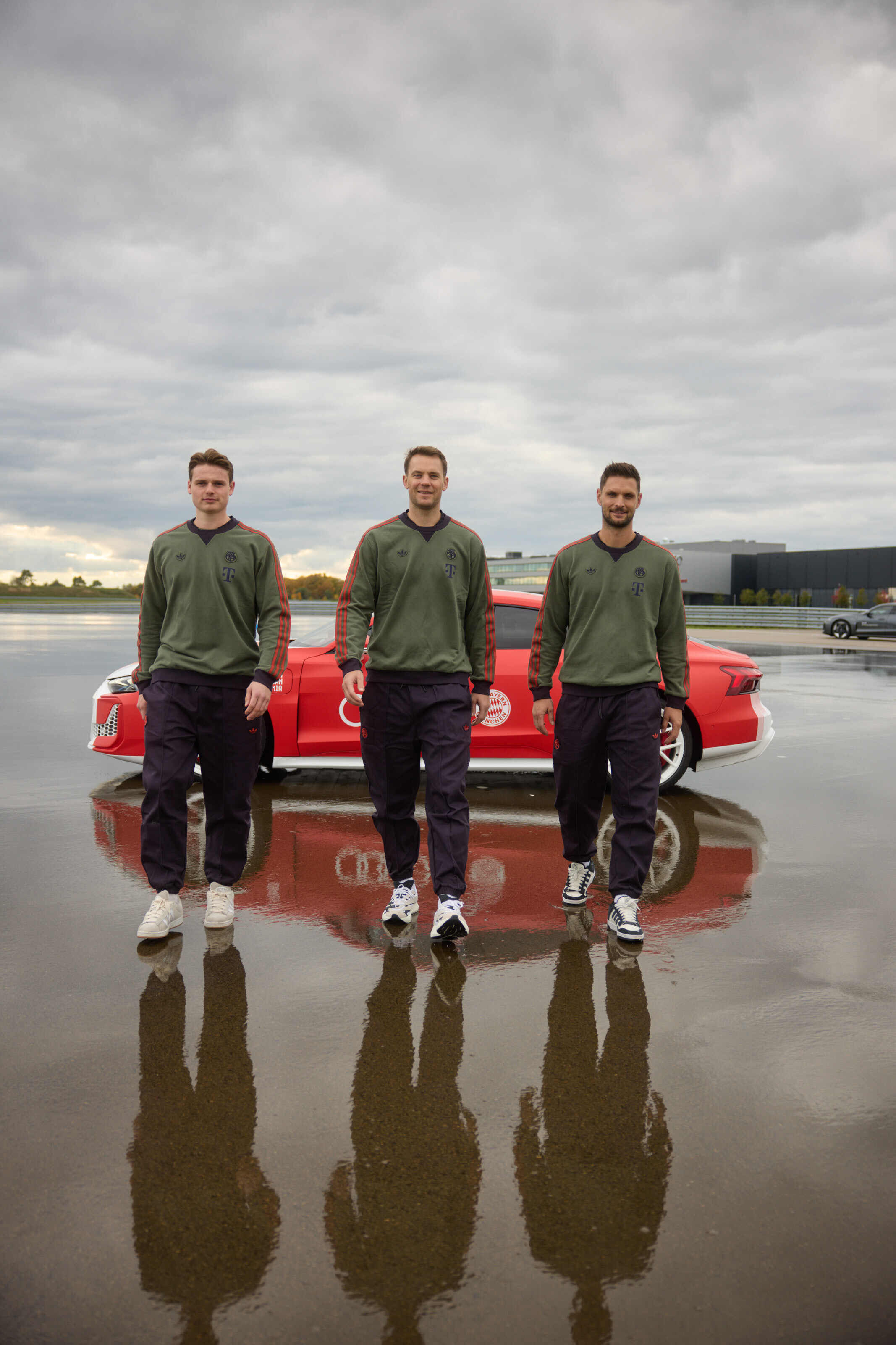 Audi hands over new company cars to FC Bayern Munich - Jonas Urbig, Manuel Neuer and Sven Ulreich (from left) in front of the Audi RS e-tron GT performance.